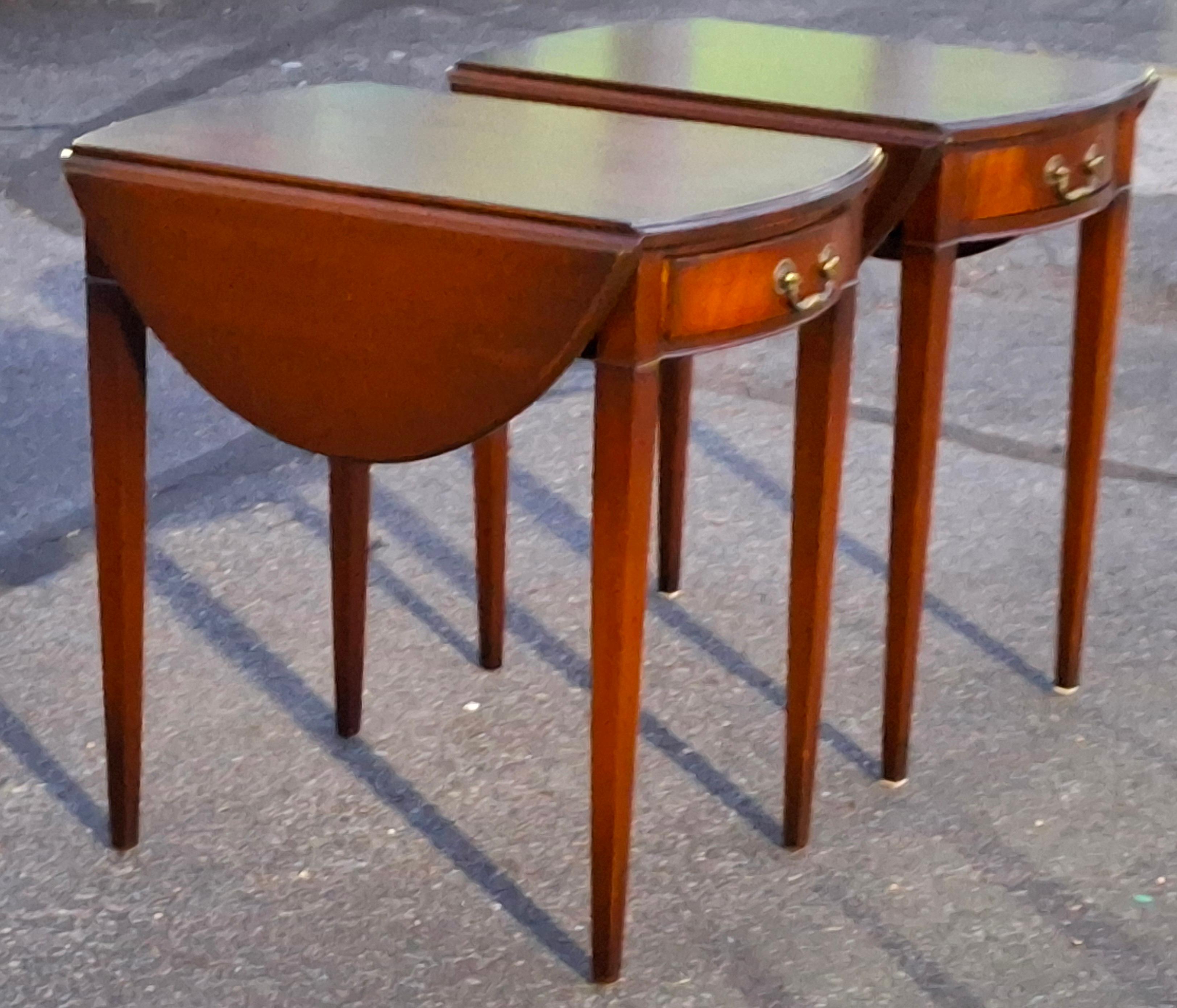 Mordenzato Pair 1940s Imperial Grand Rapids Genuine Mahogany Pembroke Tables, Refinished in vendita
