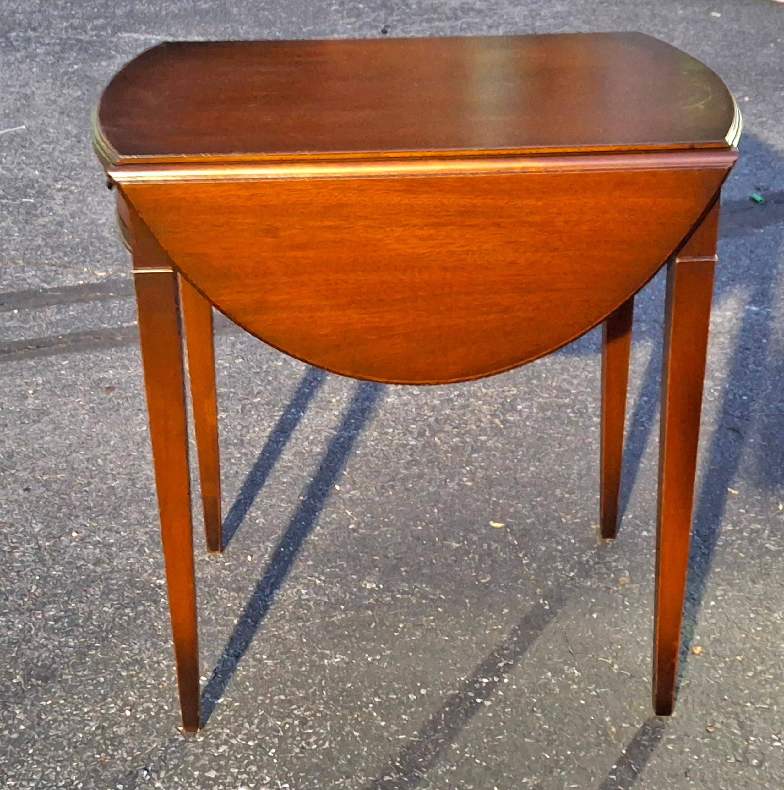 Pair 1940s Imperial Grand Rapids Genuine Mahogany Pembroke Tables, Refinished in vendita 1