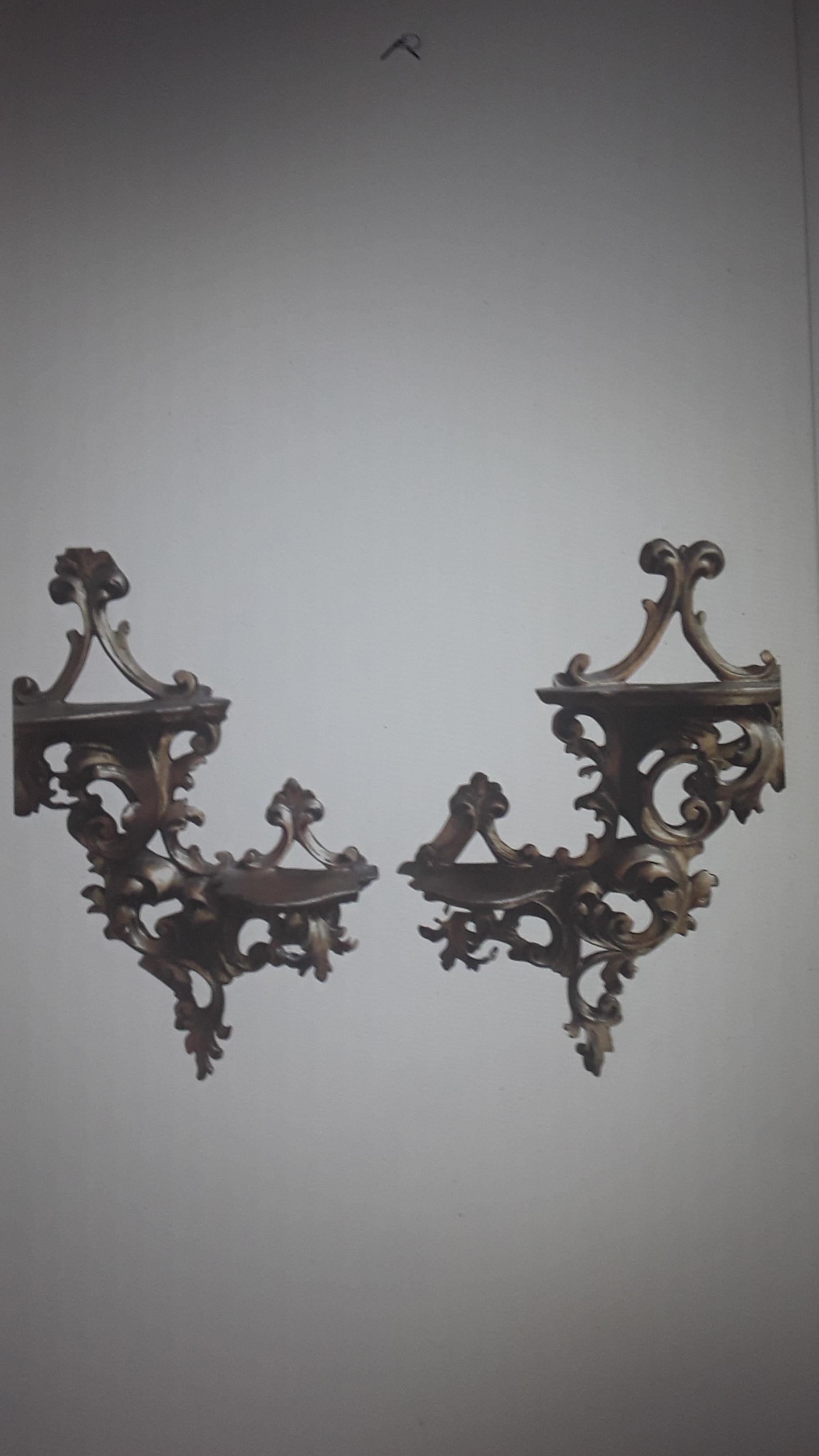 Pareja de soportes de pared de madera dorada de la época de Hollywood Regencia italiana de los años 40 en venta 4