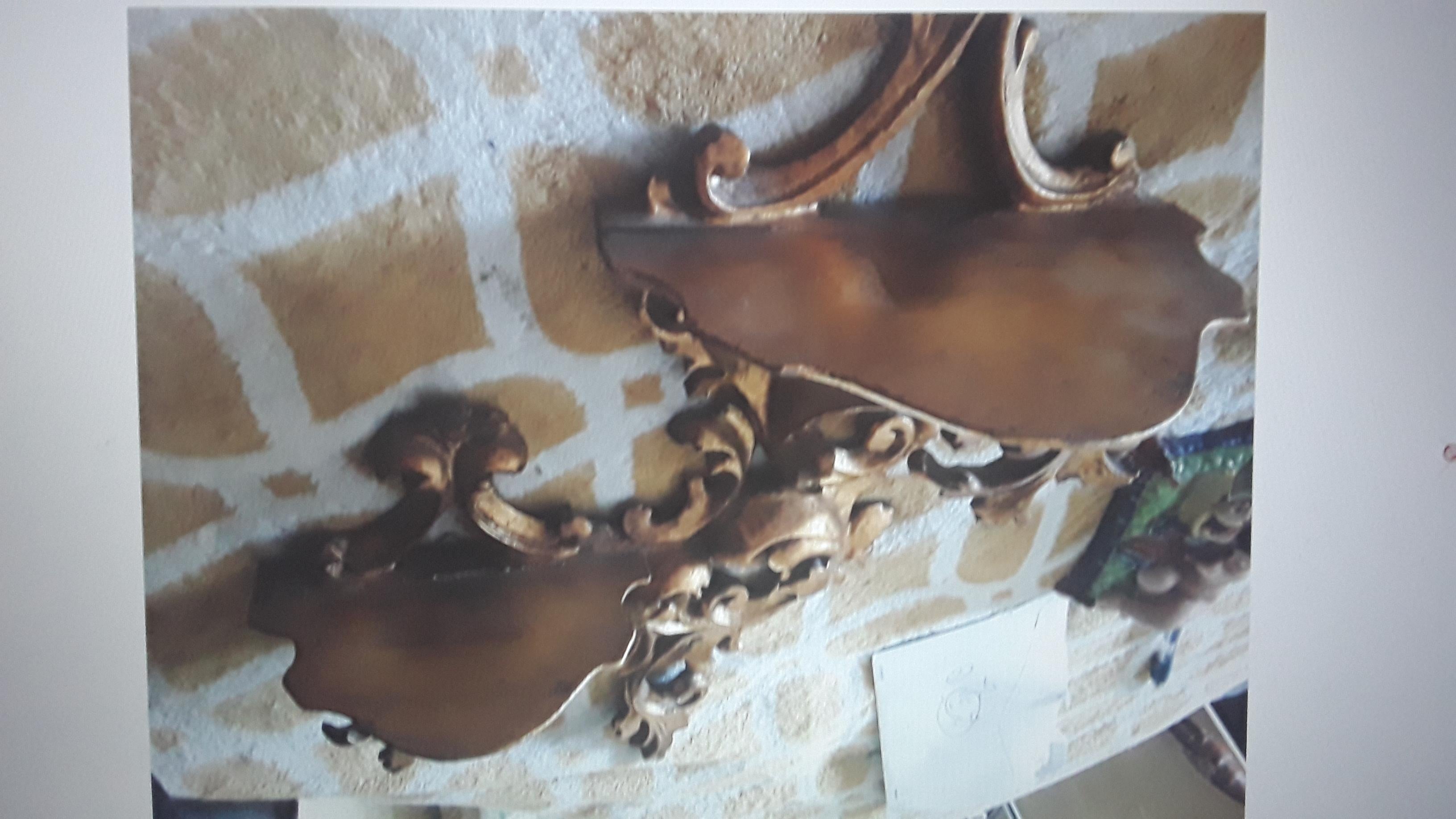 Pareja de soportes de pared de madera dorada de la época de Hollywood Regencia italiana de los años 40 Regencia de Hollywood en venta