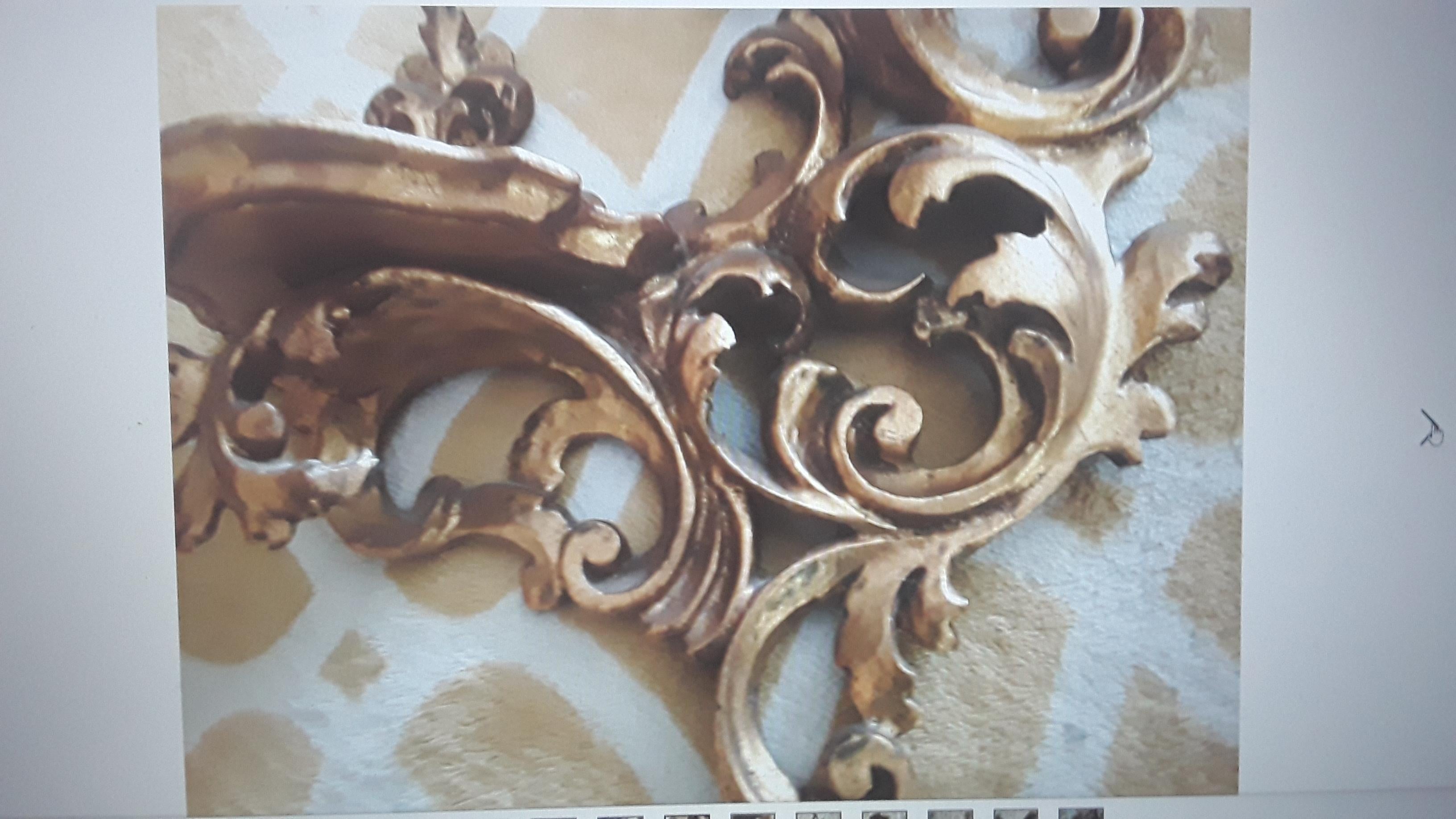 Pareja de soportes de pared de madera dorada de la época de Hollywood Regencia italiana de los años 40 Madera en venta