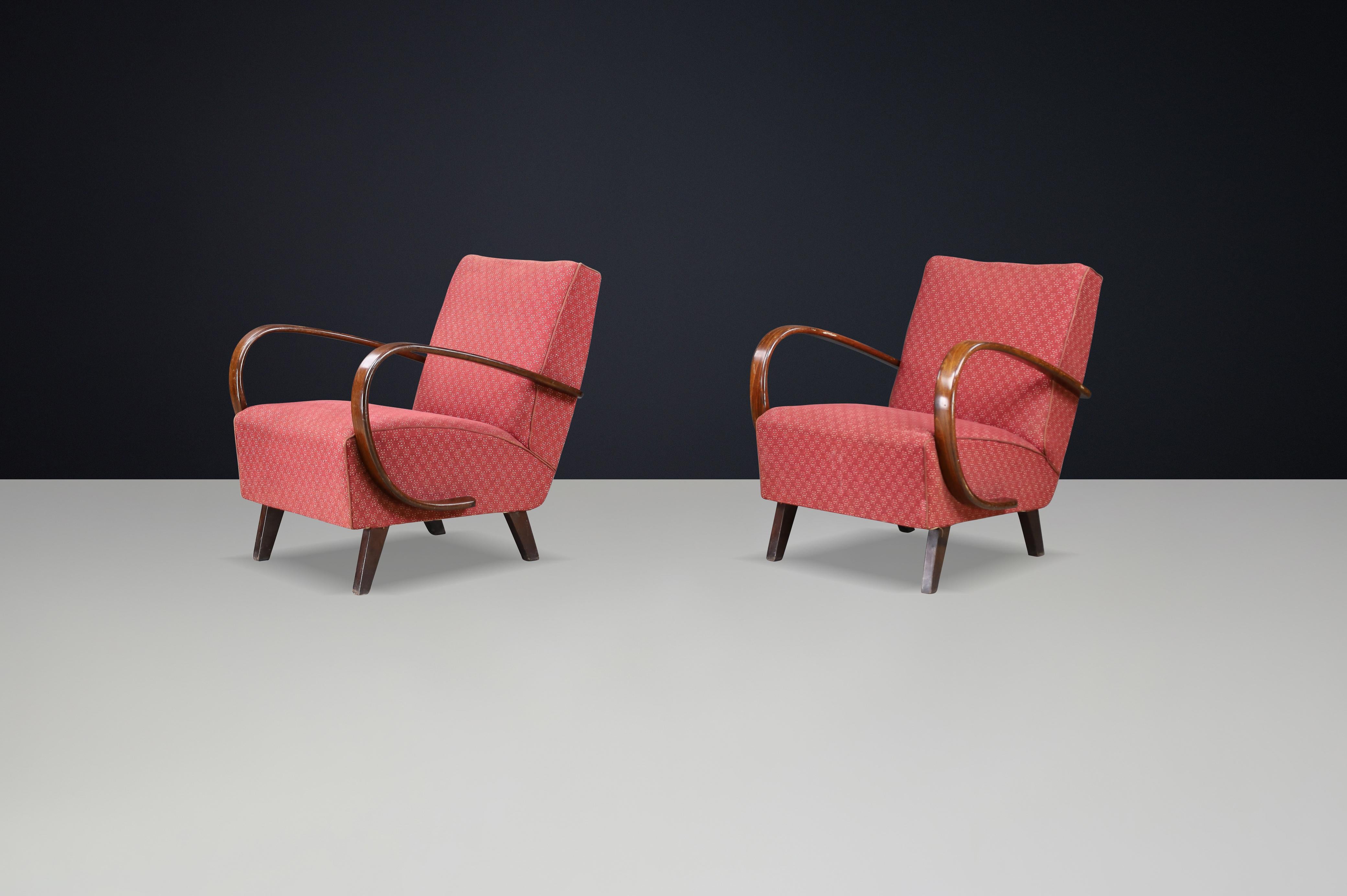 Pair 1940s Jindřich Halabala H-227 Bentwood Armchairs with Original Upholstery In Good Condition For Sale In Almelo, NL
