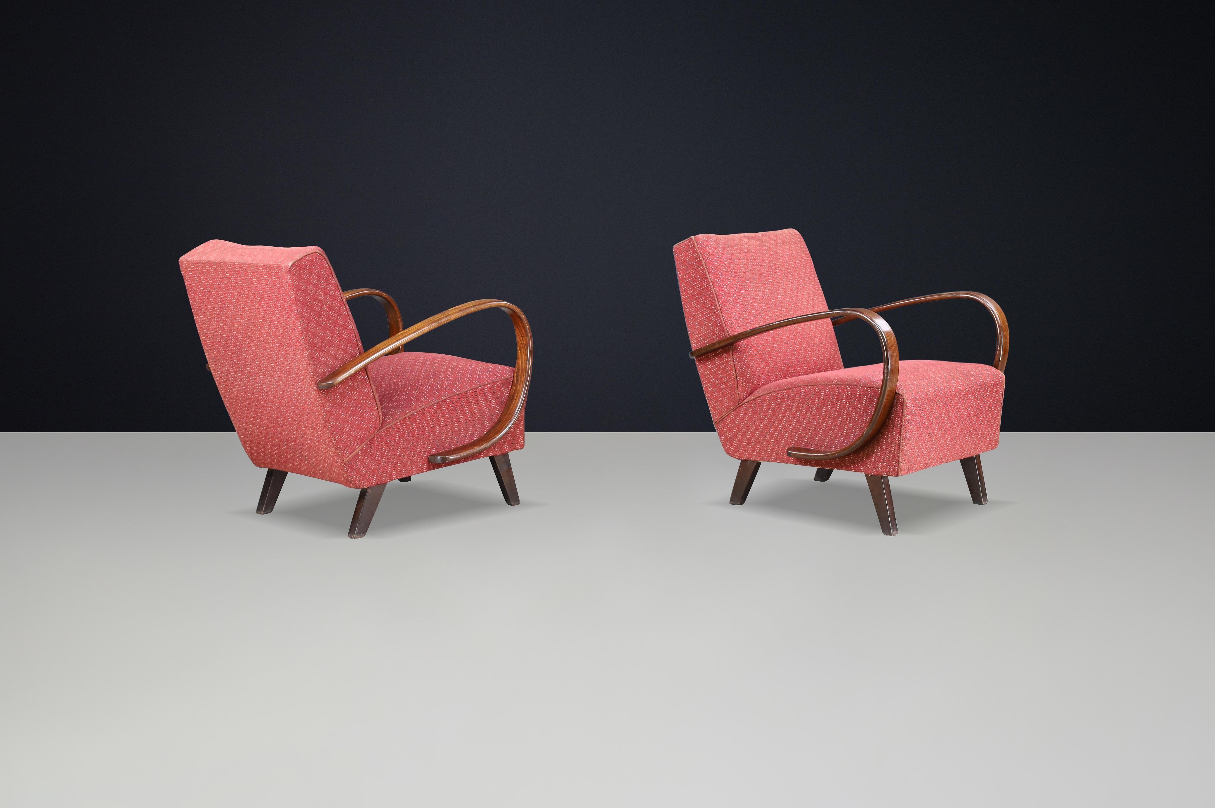 20th Century Pair 1940s Jindřich Halabala H-227 Bentwood Armchairs with Original Upholstery For Sale