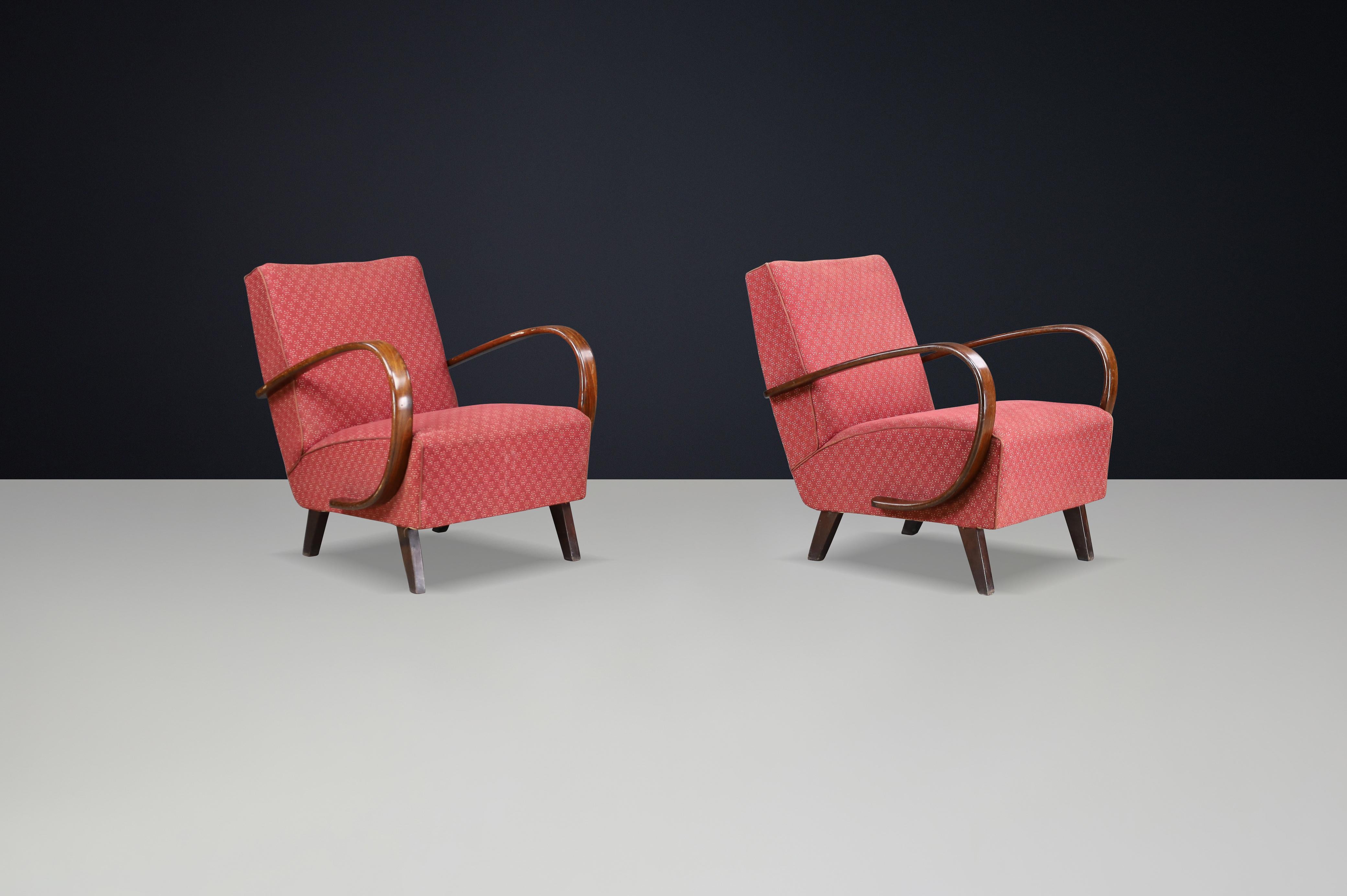 Pair 1940s Jindřich Halabala H-227 Bentwood Armchairs with Original Upholstery For Sale 1