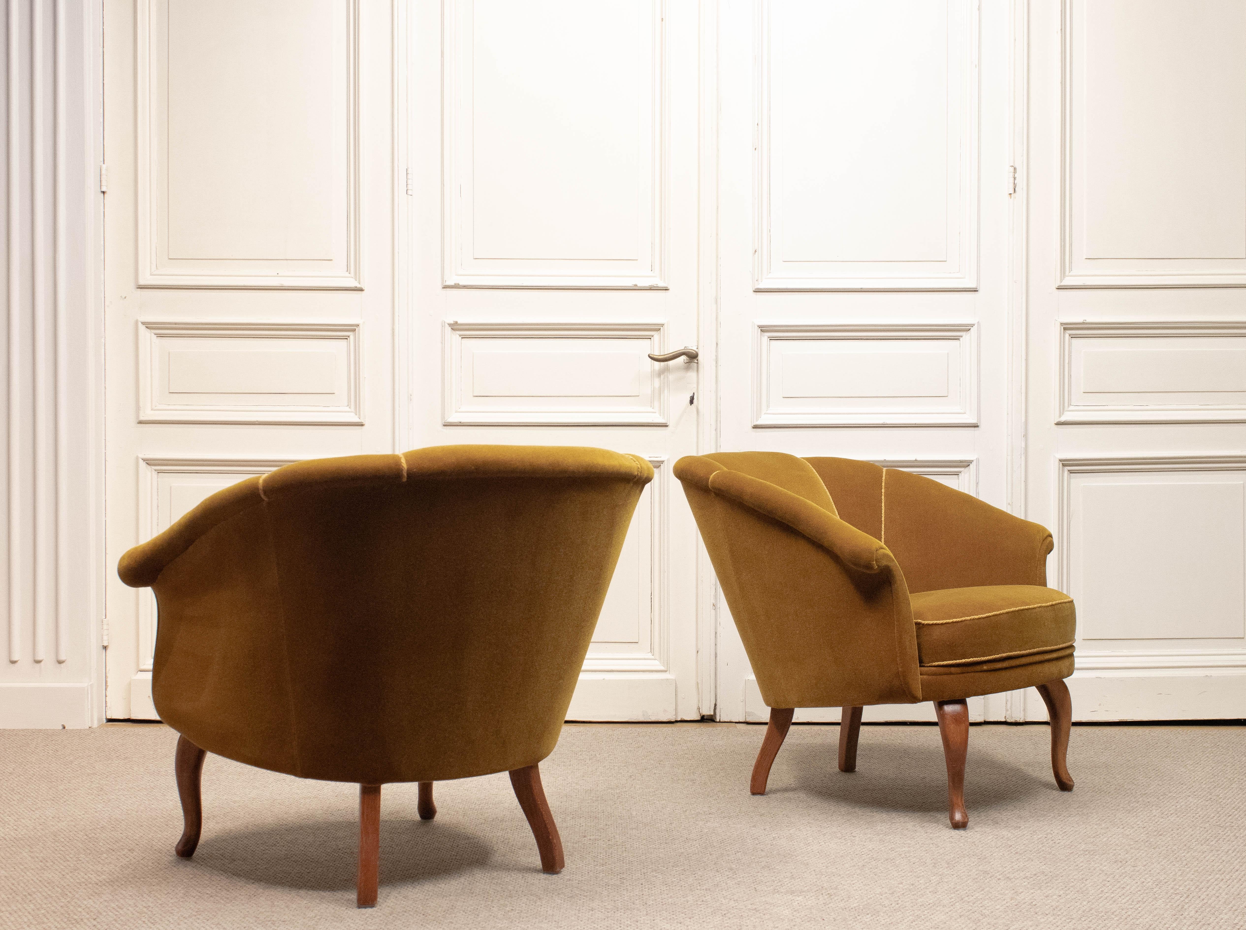 Paar 1940er Jahre schwedische Grace Shell zurück Club Stühle gepolstert mit Samt im Angebot 5