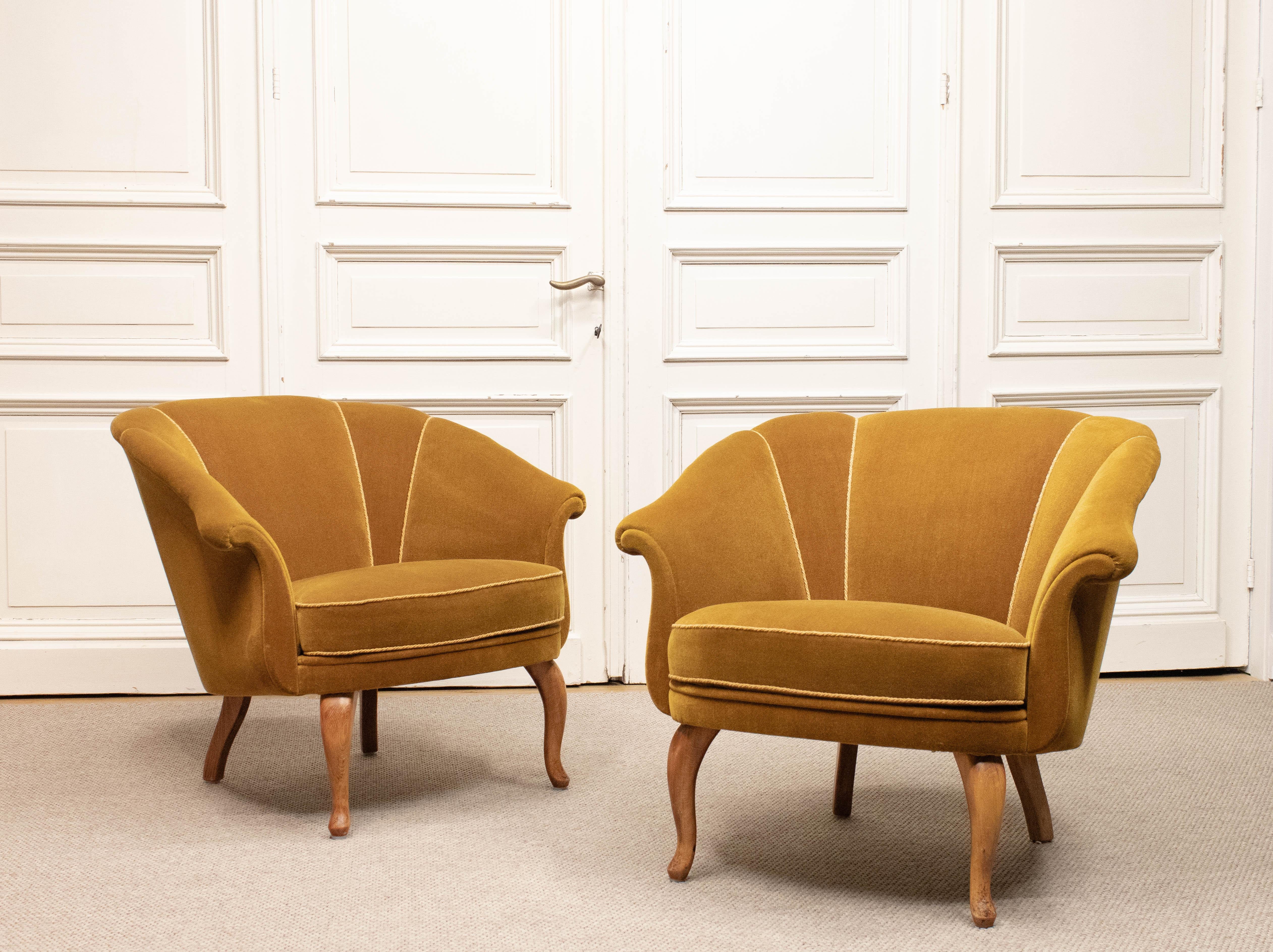 Paar 1940er Jahre schwedische Grace Shell zurück Club Stühle gepolstert mit Samt im Zustand „Gut“ im Angebot in Silvolde, Gelderland