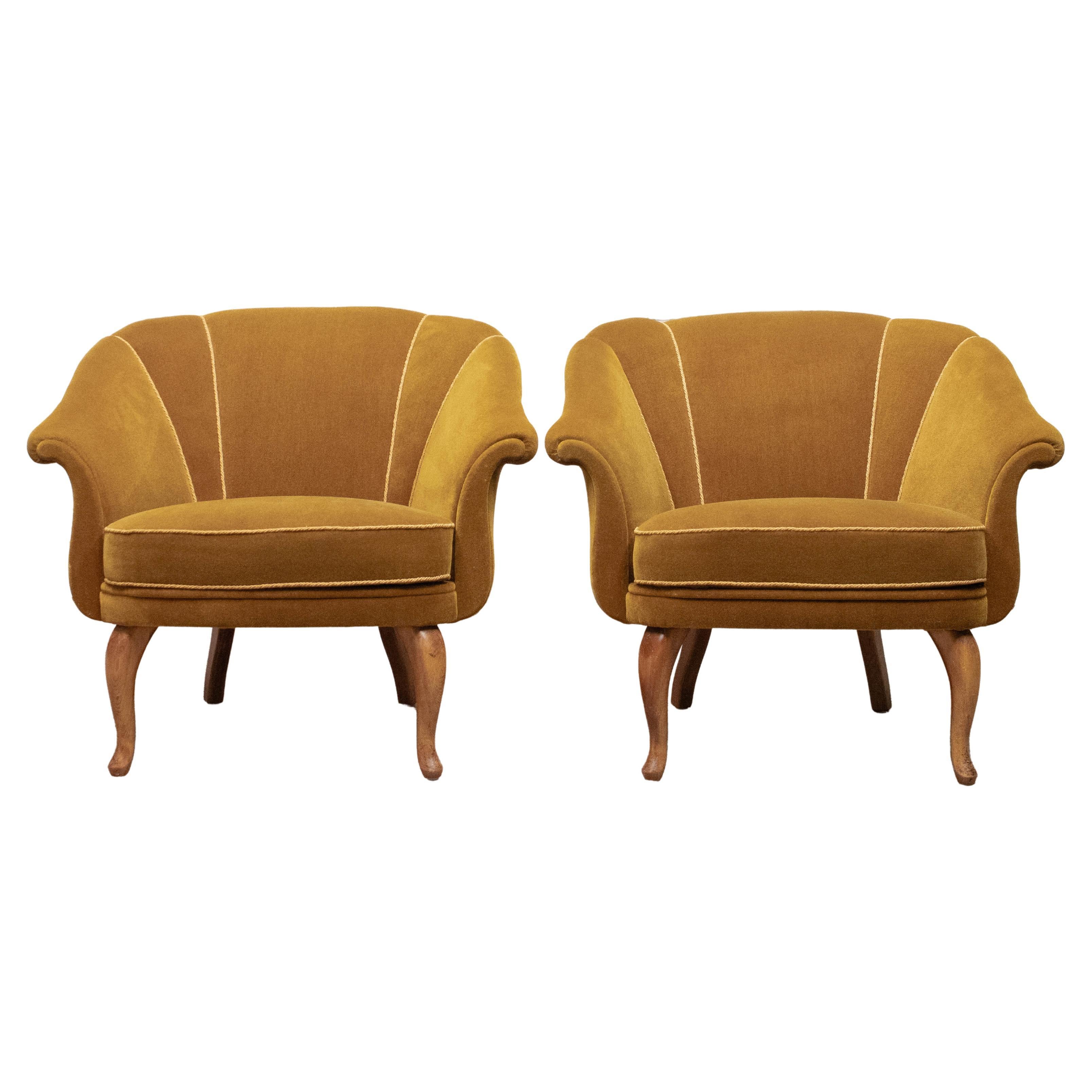 Paar 1940er Jahre schwedische Grace Shell zurück Club Stühle gepolstert mit Samt im Angebot