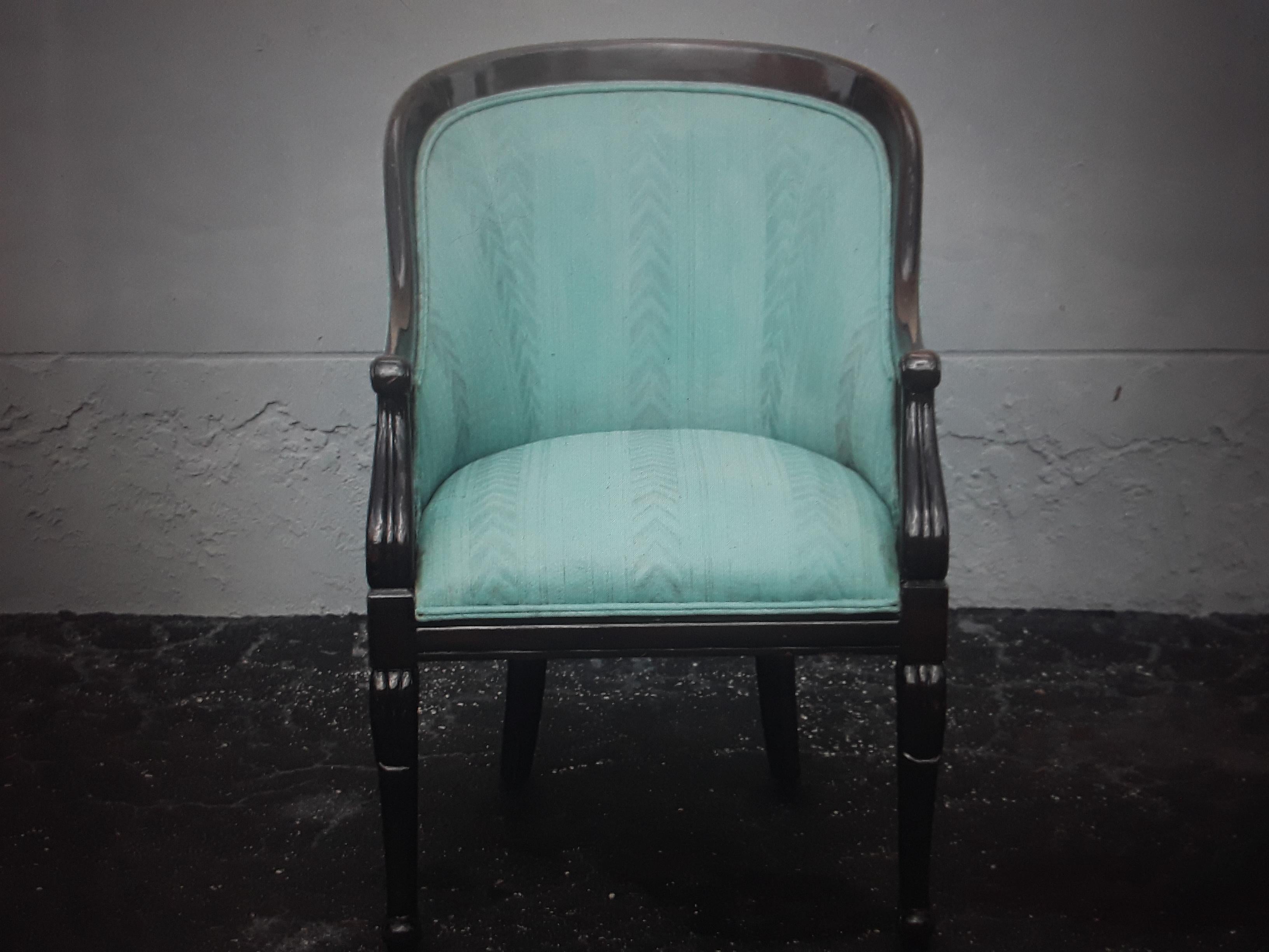 Paar 1940's Traditionell - Blau - Geschnitzt Akzent/ Beistelltisch/ Stühle im Zustand „Gut“ im Angebot in Opa Locka, FL