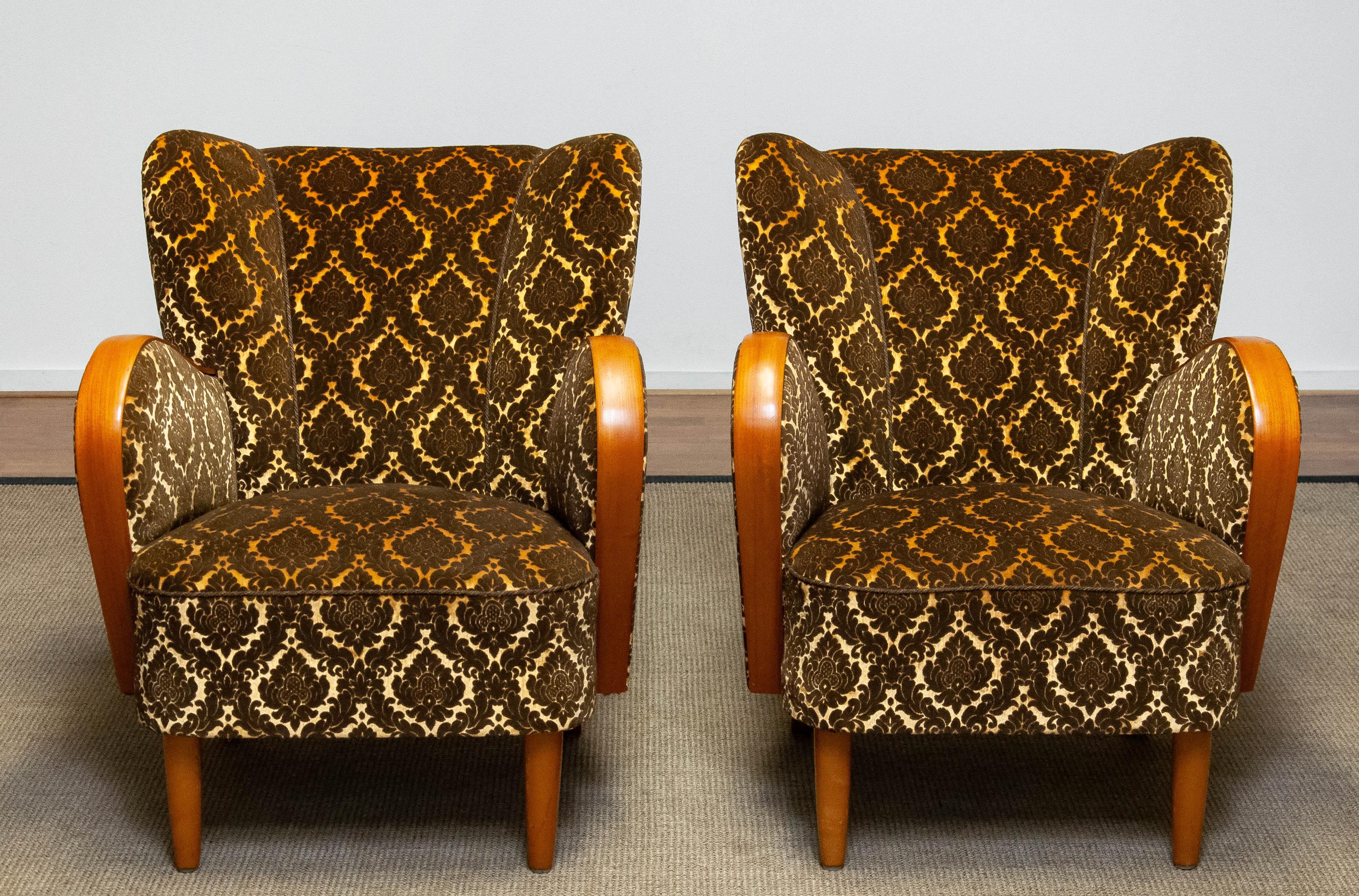 Pair 1940s Two Tone Velvet Lounge Chairs with Elm Armrests in Fritz Hansen Style For Sale 8
