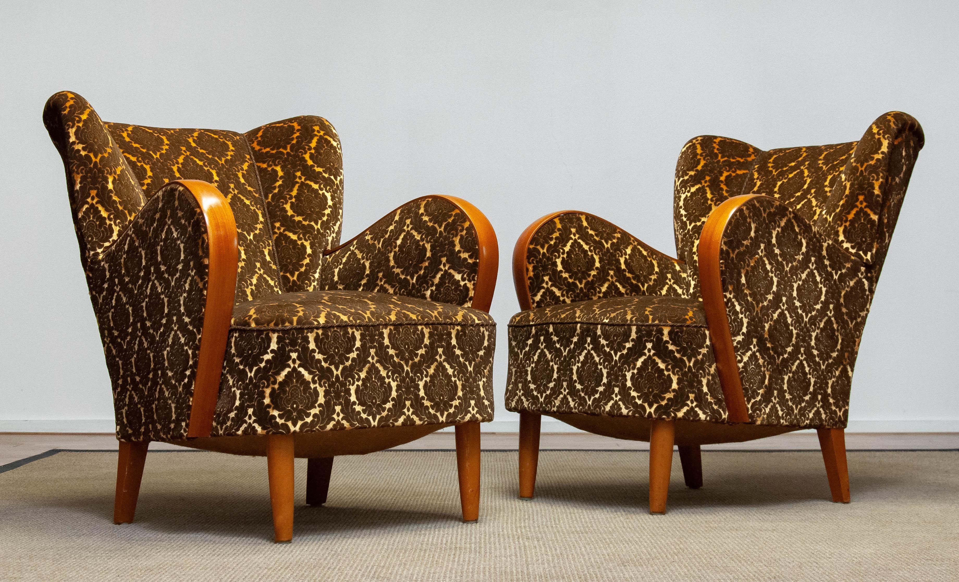 Art Deco Pair 1940s Two Tone Velvet Lounge Chairs with Elm Armrests in Fritz Hansen Style For Sale