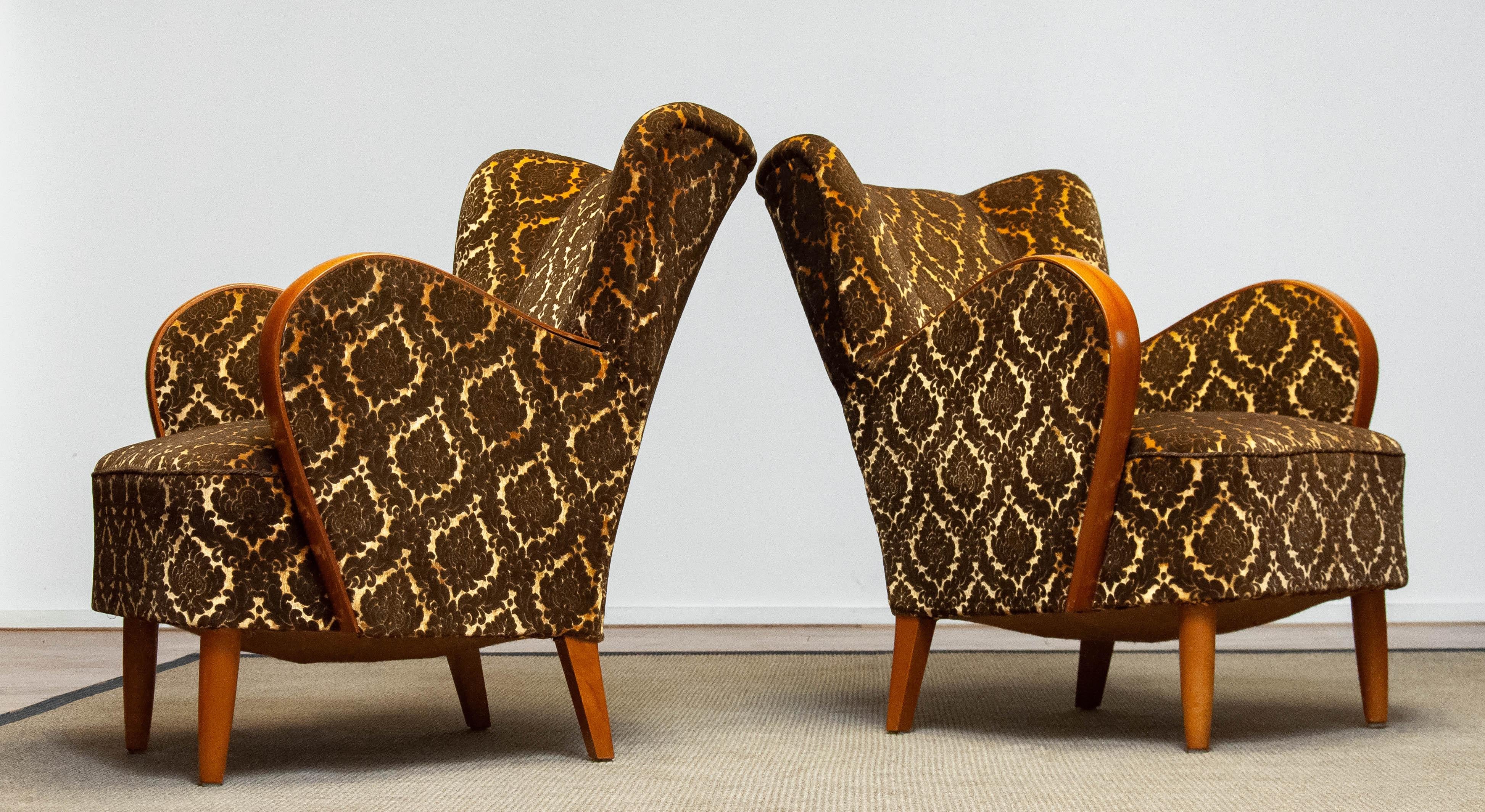 Wool Pair 1940s Two Tone Velvet Lounge Chairs with Elm Armrests in Fritz Hansen Style For Sale