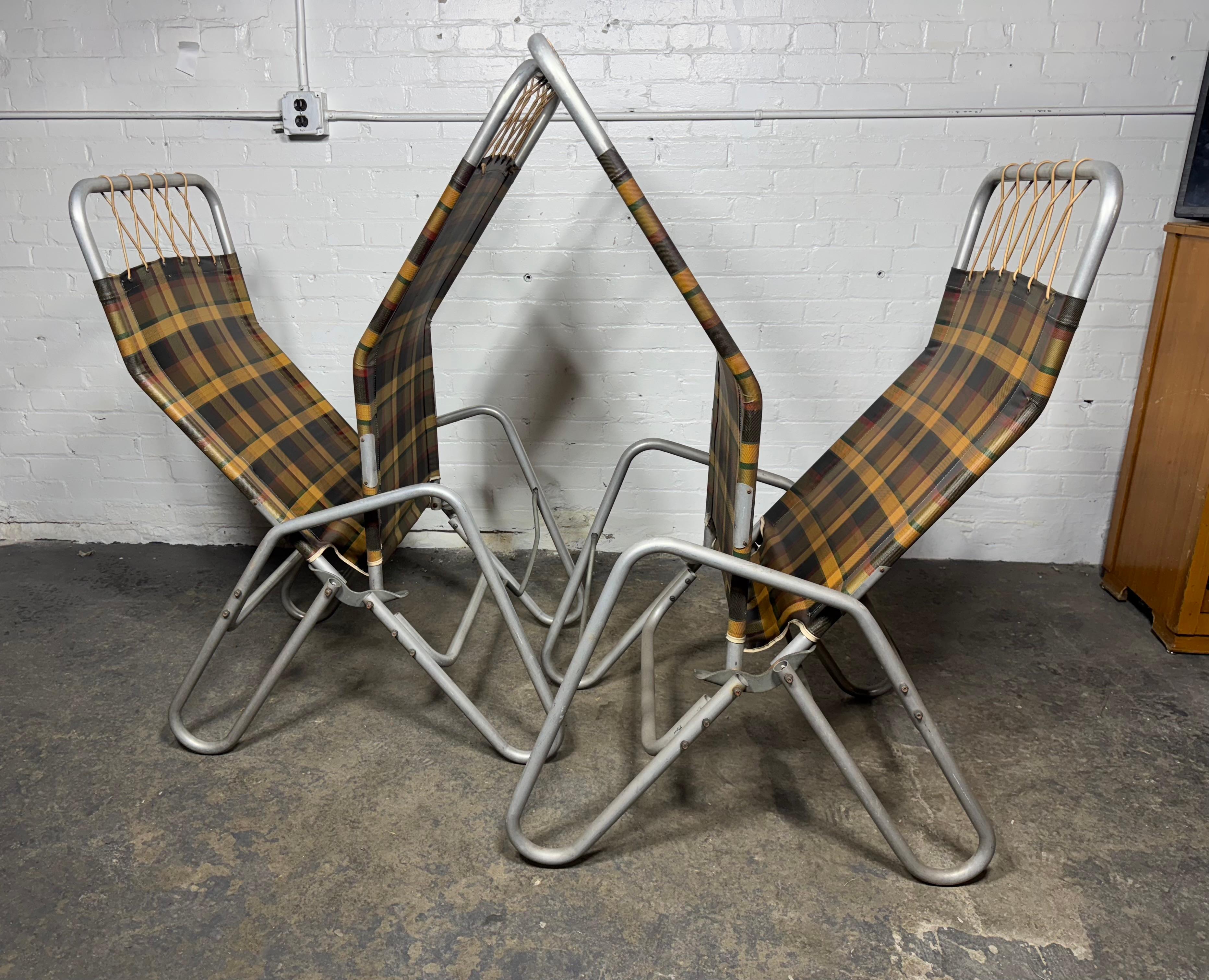 Américain Paire de chaises longues d'extérieur en aluminium à gravité 