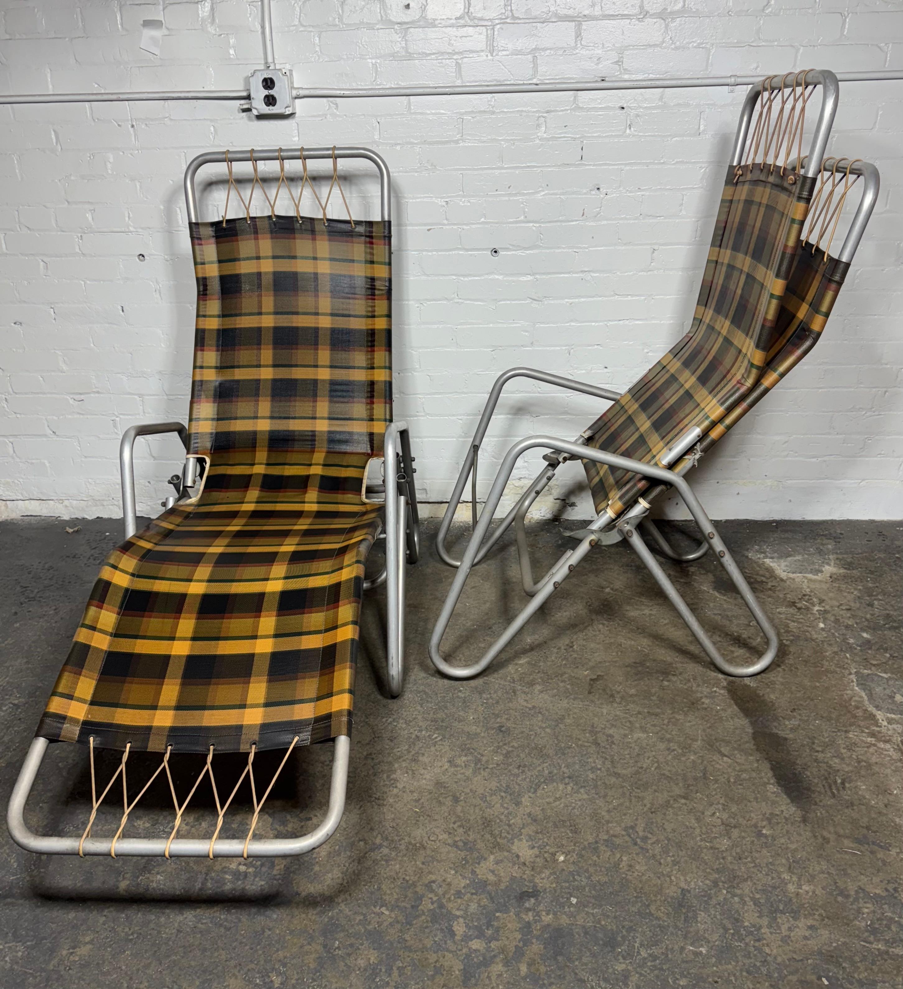 Paire de chaises longues d'extérieur en aluminium à gravité 