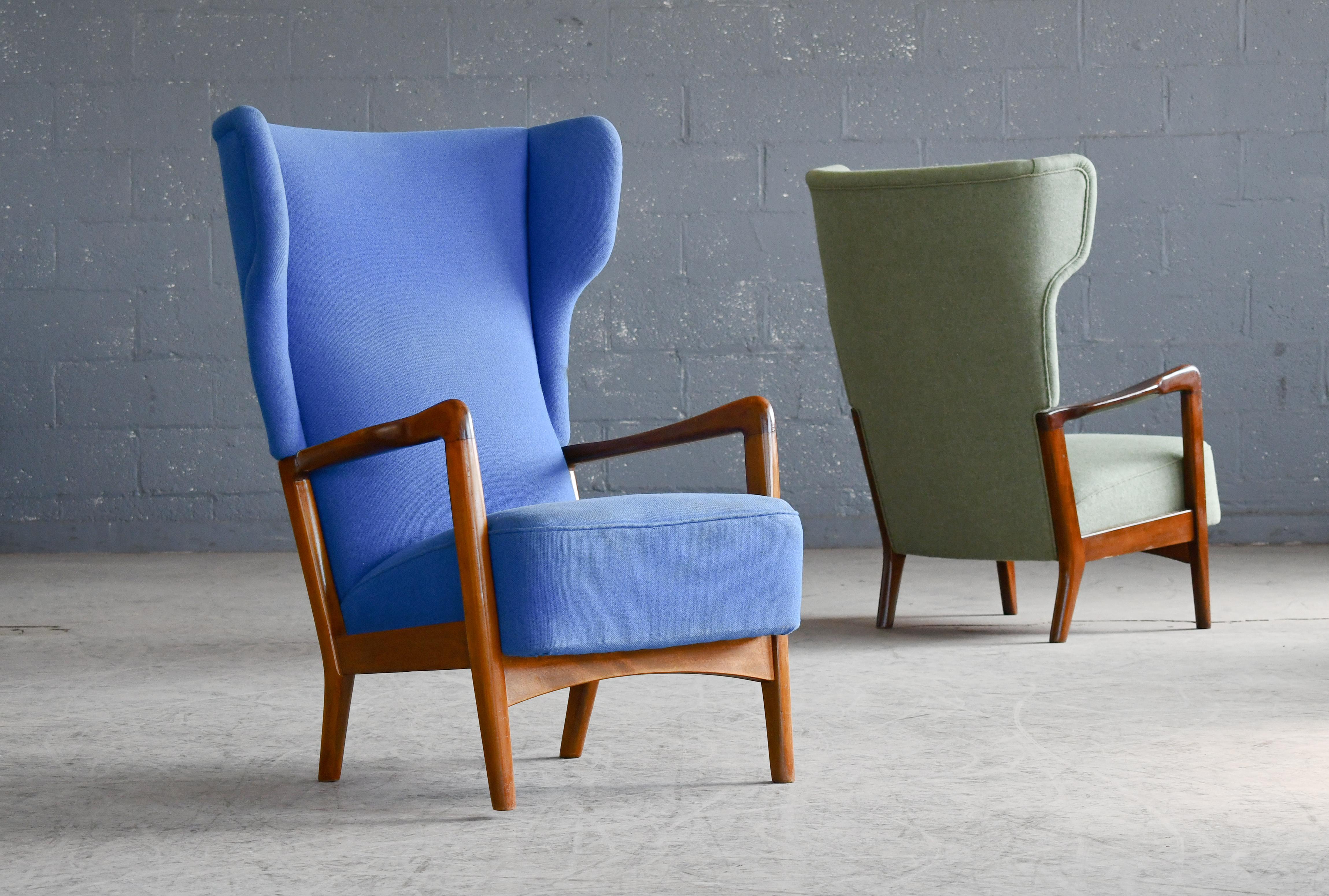 Pair 1950's Danish Soren Hansen for Fritz Hansen Wingback Lounge Chairs In Good Condition In Bridgeport, CT