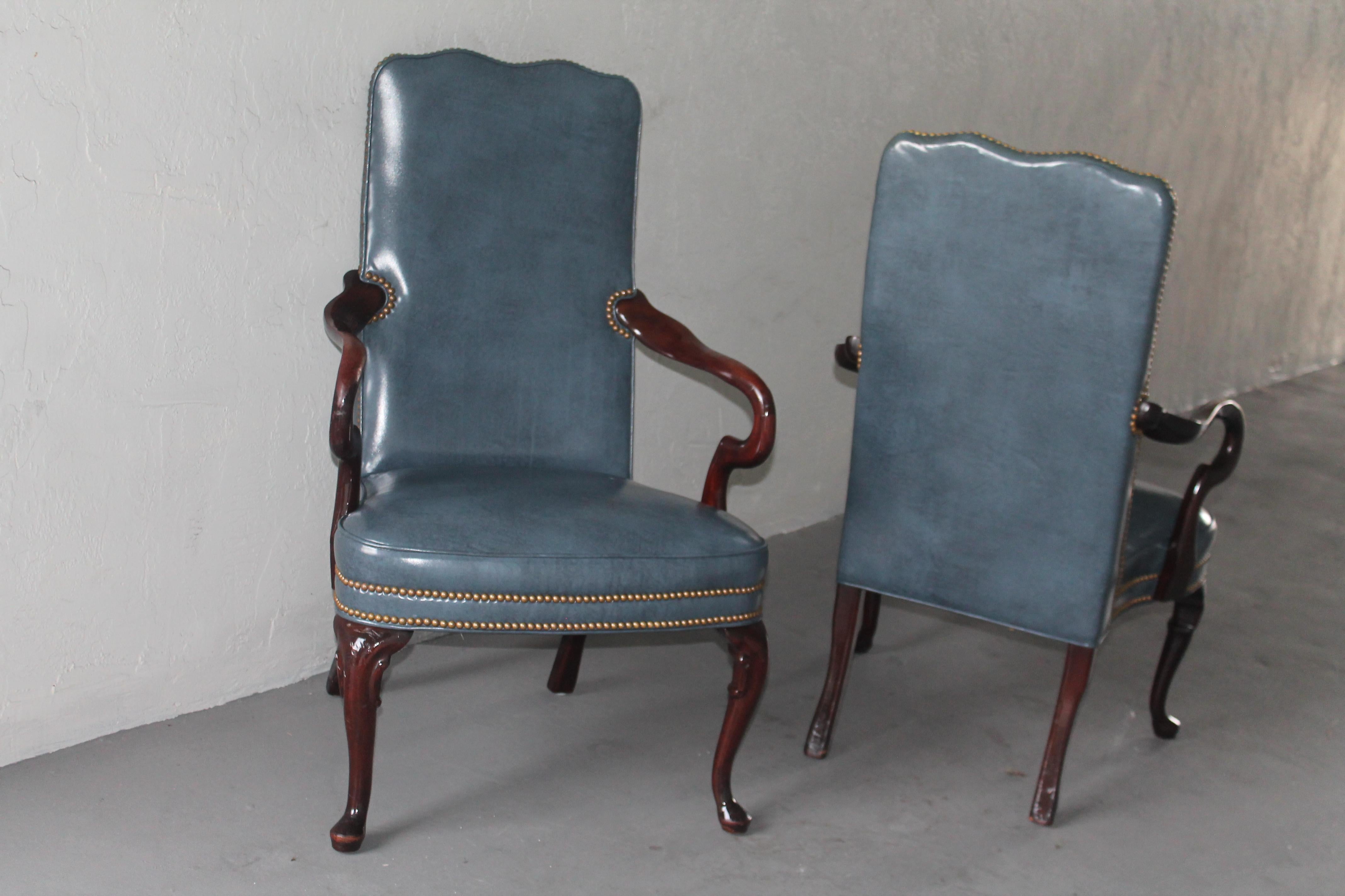 Pair 1950s Fine Furniture Mid Century Carved Wood/ Blue Leather Parsons Chairs For Sale 5