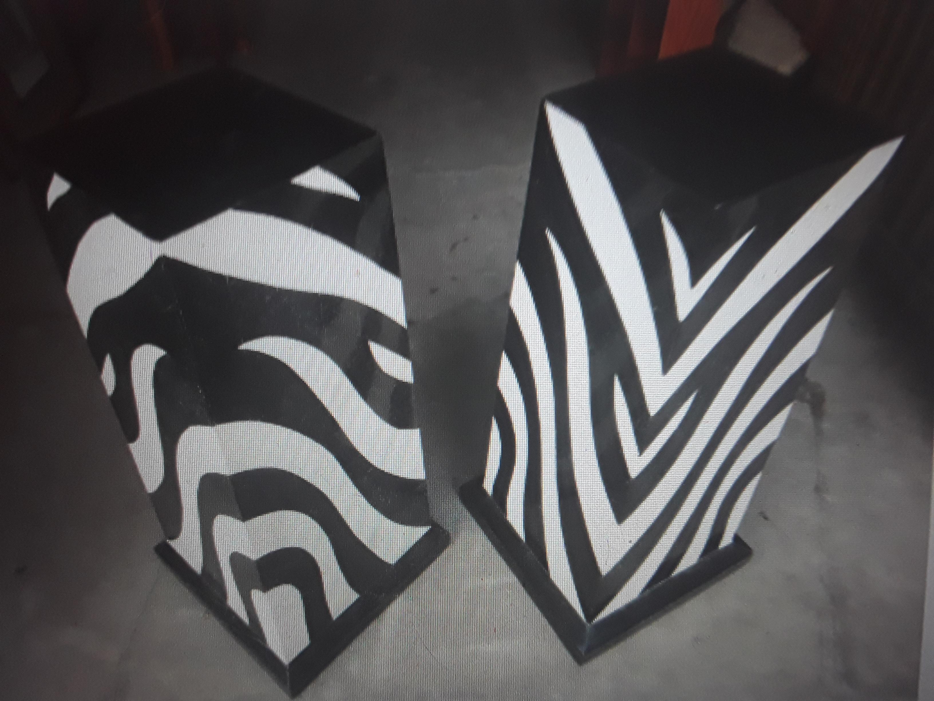 Coppia di piedistalli da esposizione in marmo finto tessellato francese del 1950, metà secolo moderno in vendita 4
