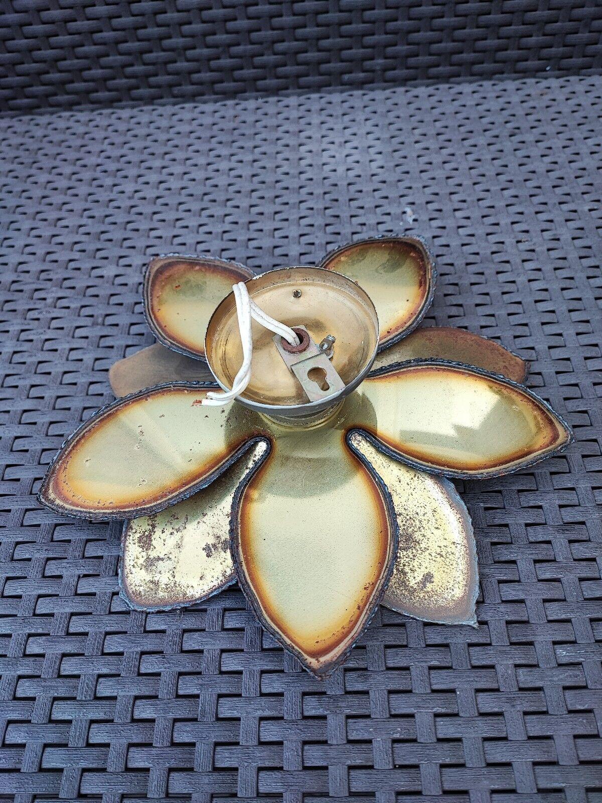 Paire d'appliques murales en métal brutaliste de style moderne des années 1950 en forme de fleur Bon état - En vente à Opa Locka, FL
