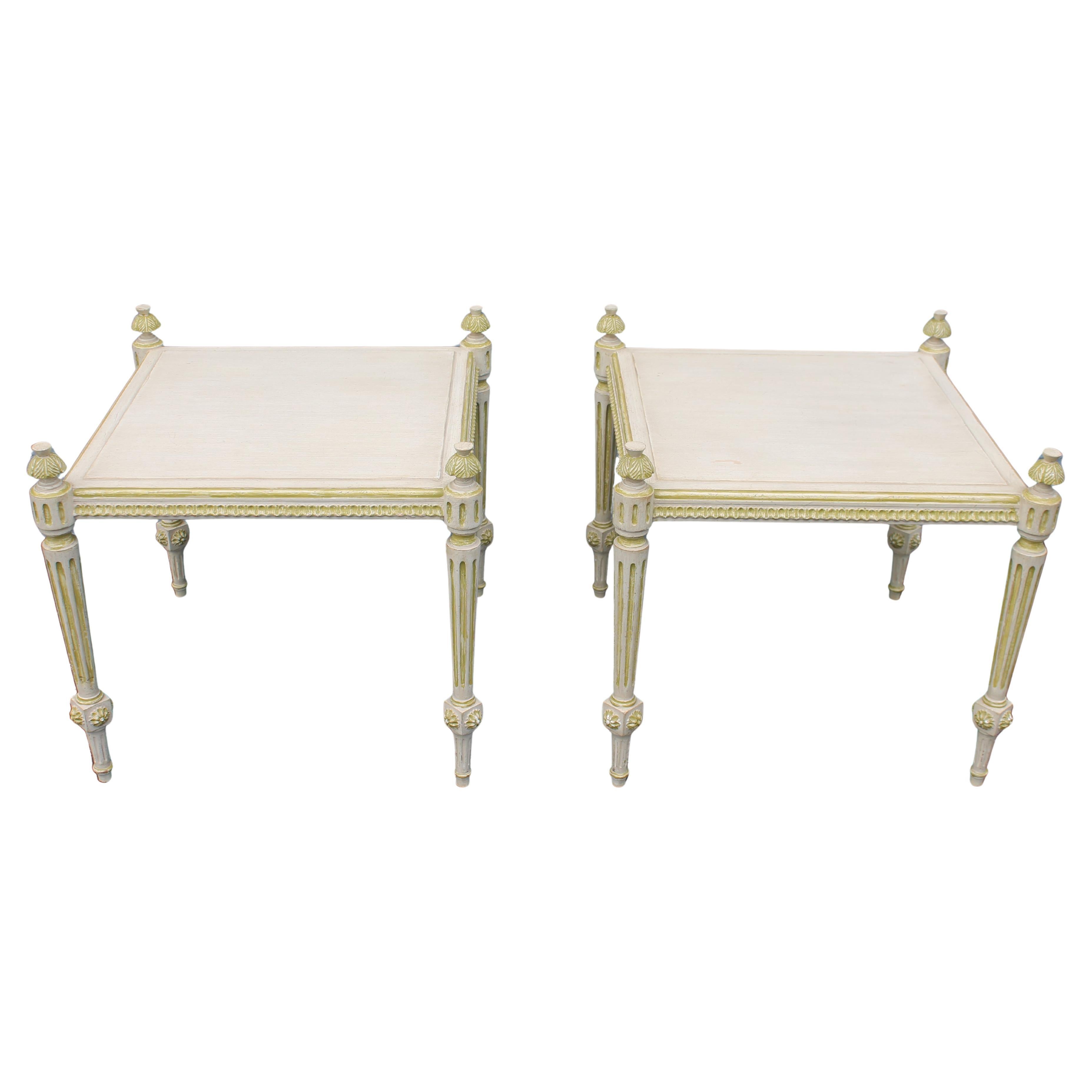 Paar 1950's Hollywood Regency Beistell-/Akzenttische