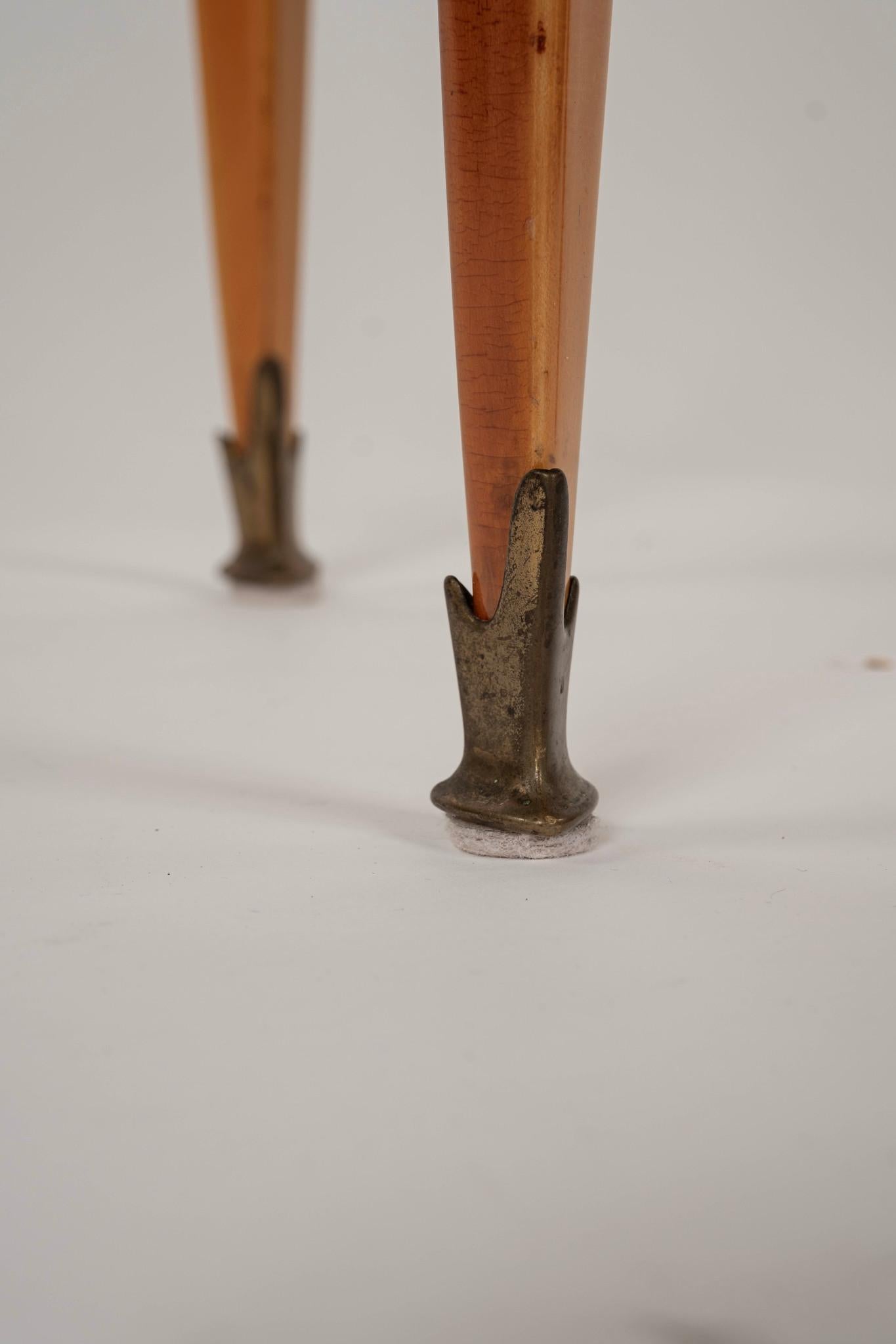 Pareja de mesillas de noche italianas de los años 50 en venta 5