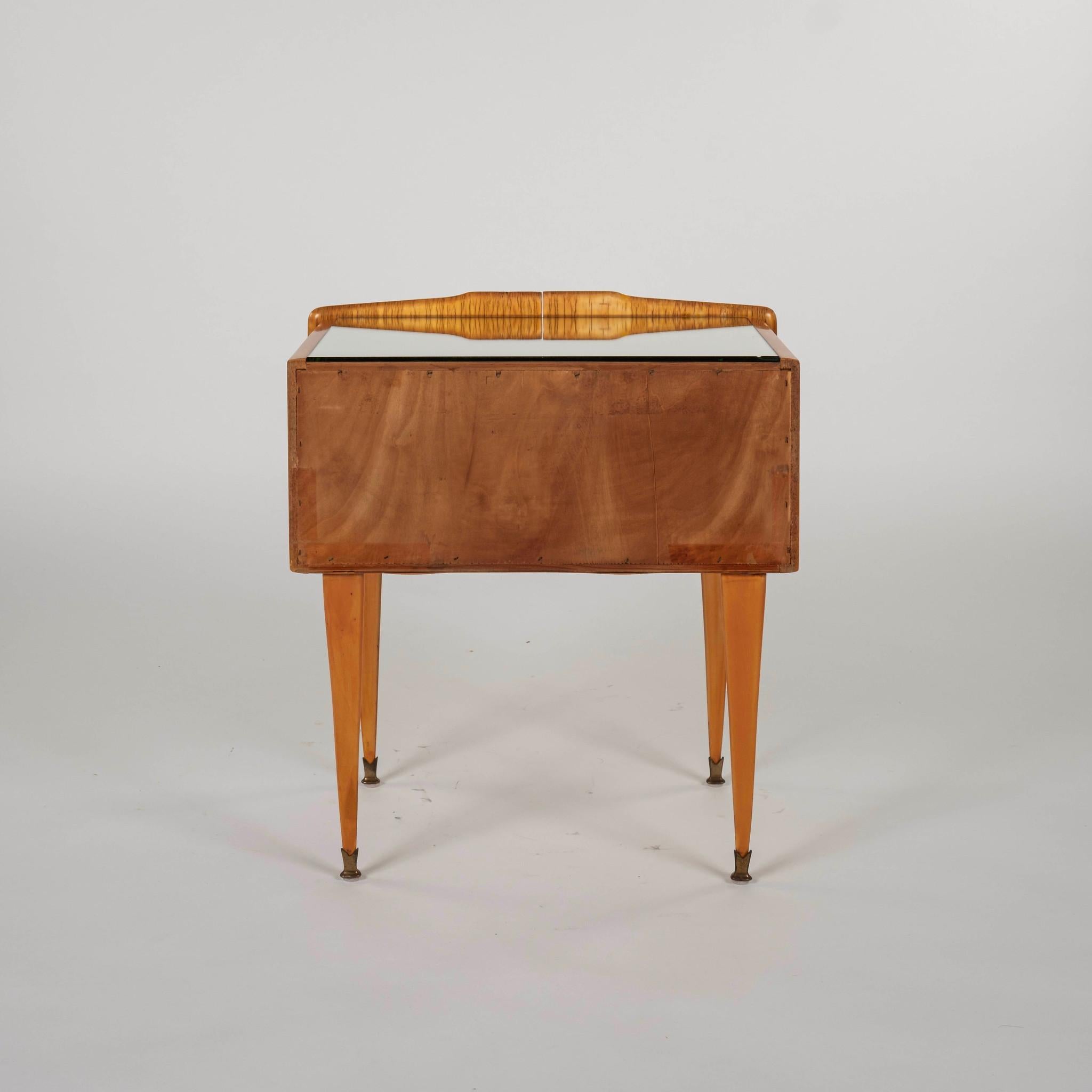 Pareja de mesillas de noche italianas de los años 50 Latón en venta