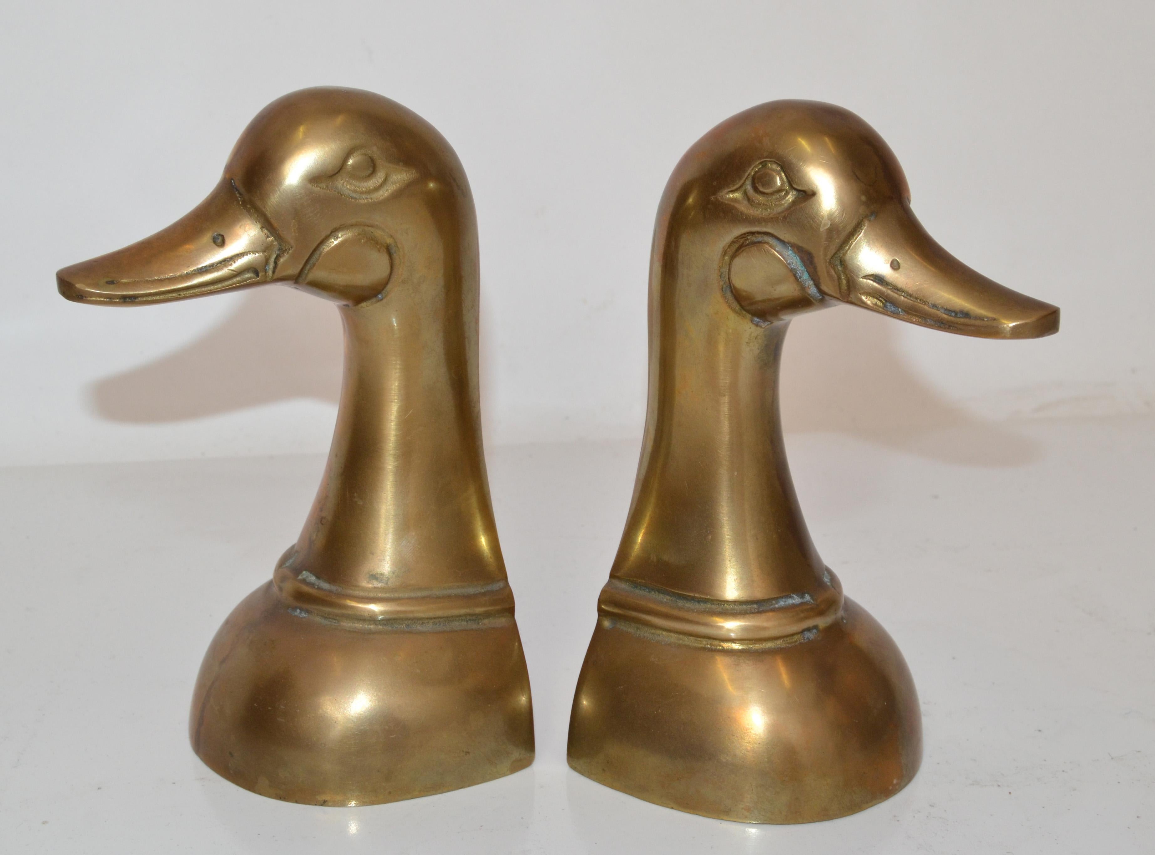 Sarreid attributed Vintage pair of patinated cast brass duck or Mallard Head bookends, Paperweight Home Decor, circa 1950.
Great for holding up books on a bookshelf or as paper weights on a desk or decorative animal sculptures around the