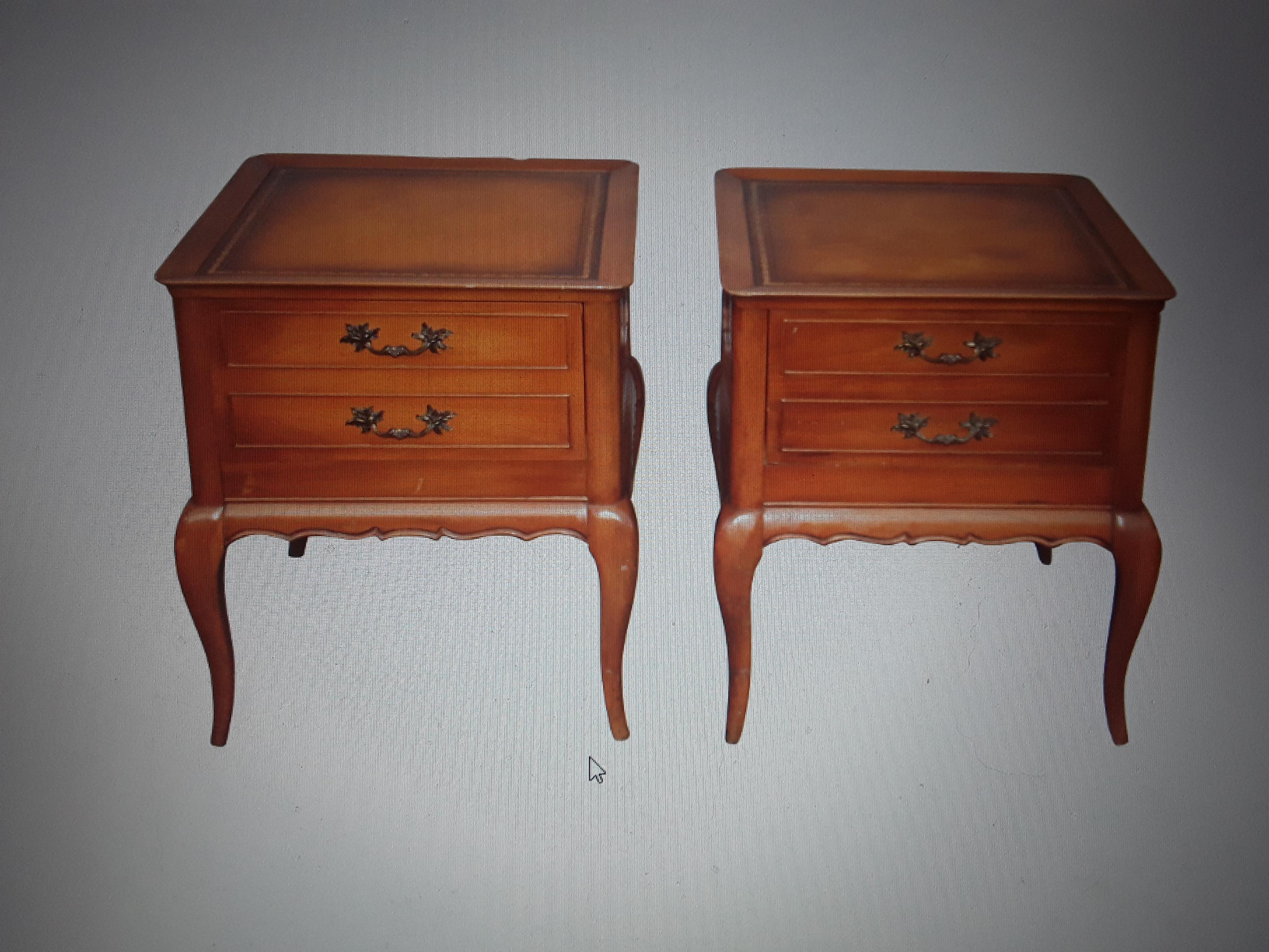 Pair 1950's Vintage Traditional Night Stands/ End Tables/ Leather Top For Sale 5