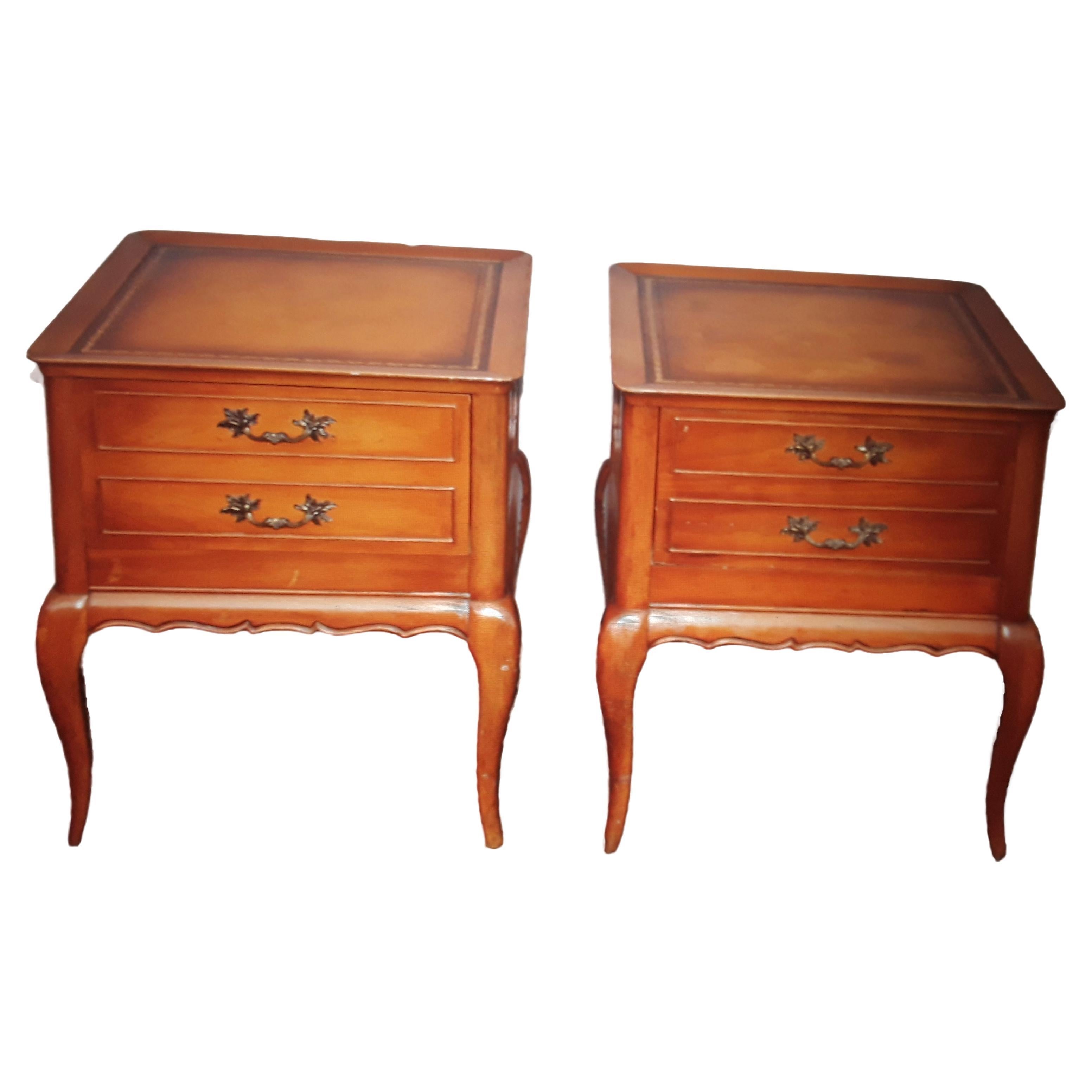 Pair 1950's Vintage Traditional Night Stands/ End Tables/ Leather Top For Sale