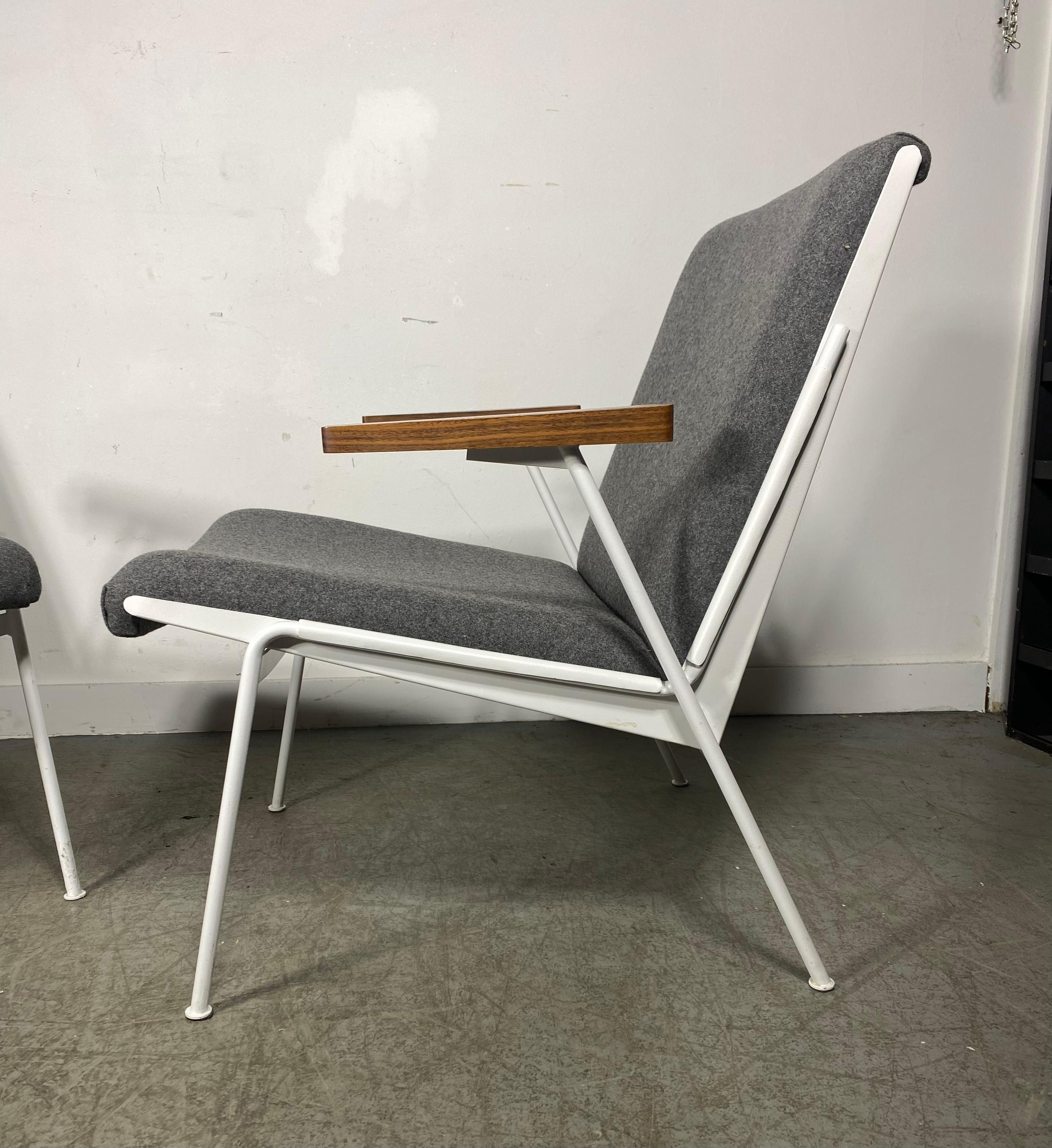 Mid-Century Modern Pair 1959, Wim Rietveld for Ahrend de Cirkel, Oase Chairs, , classic modernist For Sale