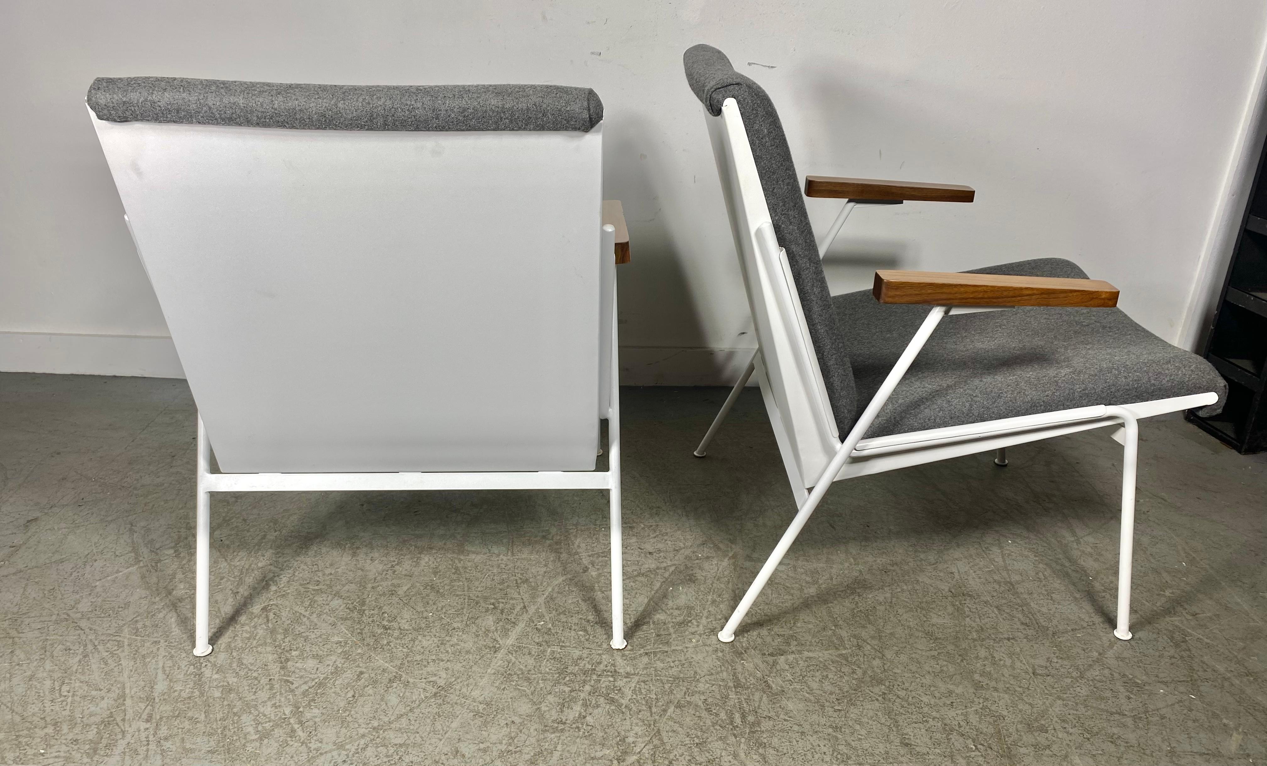 Dutch Pair 1959, Wim Rietveld for Ahrend de Cirkel, Oase Chairs, , classic modernist For Sale