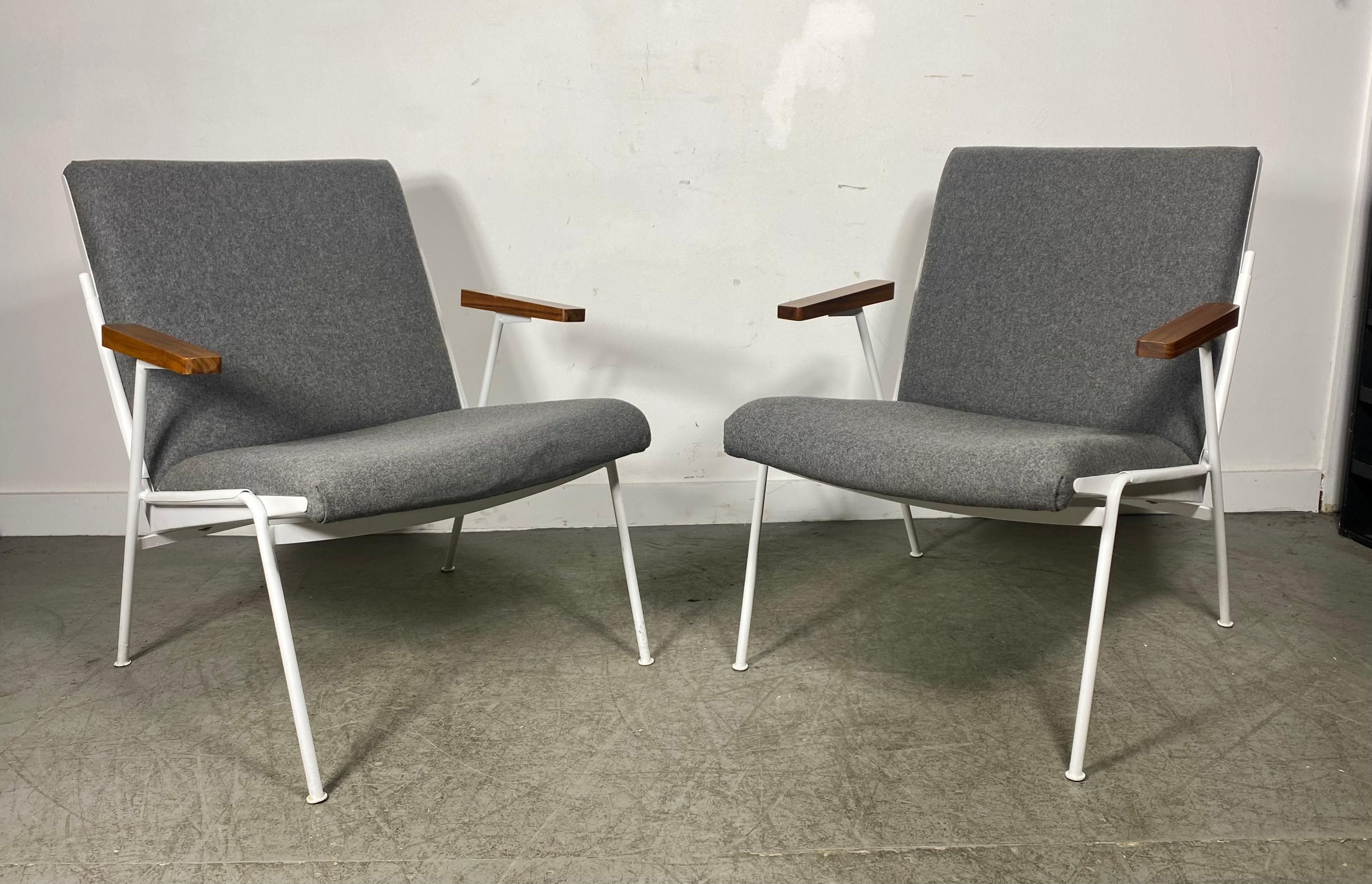 Pair 1959, Wim Rietveld for Ahrend de Cirkel, Oase Chairs, , classic modernist In Good Condition For Sale In Buffalo, NY