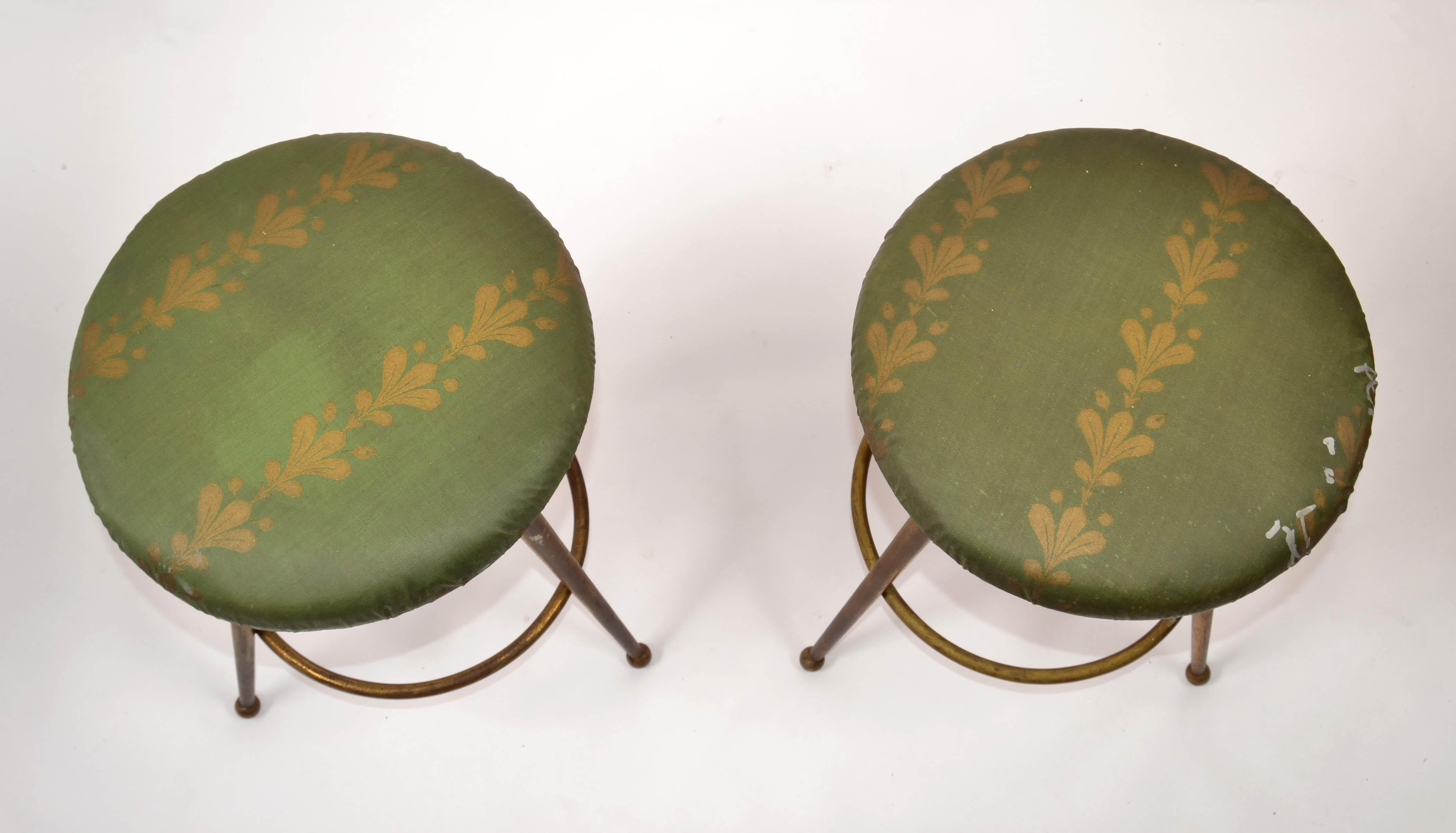Paire de tabourets à trois pieds en laiton italien de style mi-siècle moderne d'après Gio Ponti, années 1960 en vente 3
