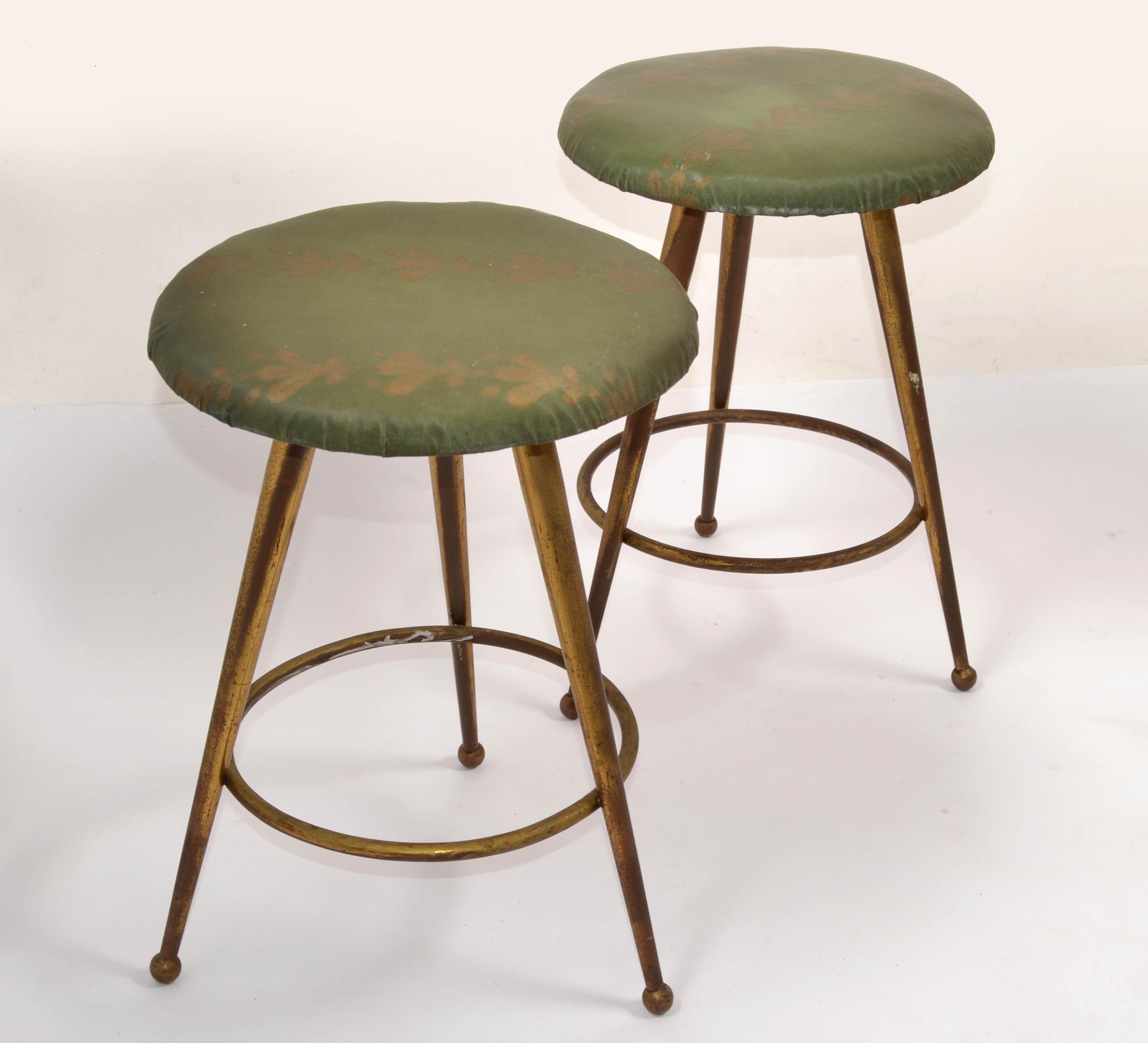 Paire de tabourets à trois pieds en laiton italien de style mi-siècle moderne d'après Gio Ponti, années 1960 en vente 8