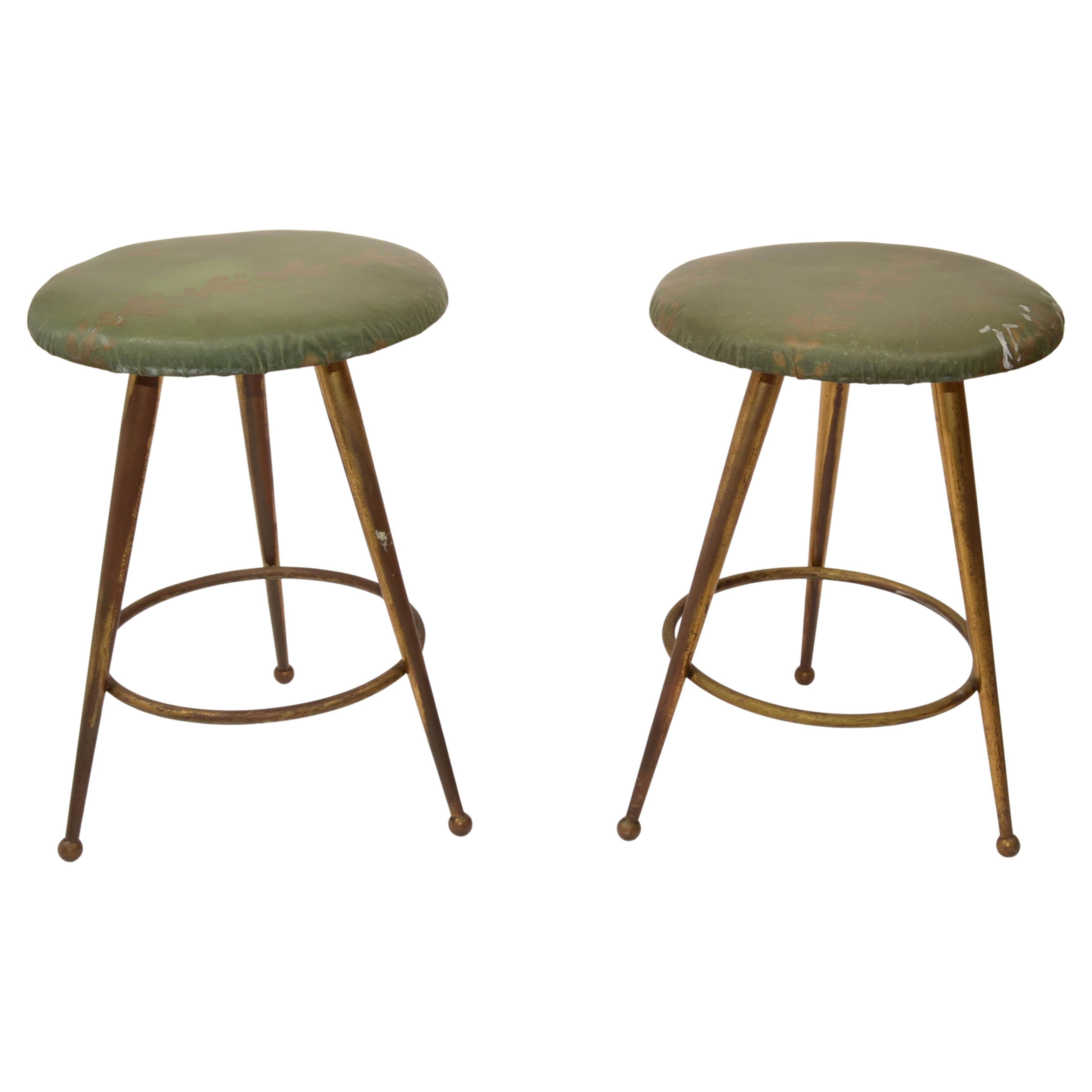 Fait main Paire de tabourets à trois pieds en laiton italien de style mi-siècle moderne d'après Gio Ponti, années 1960 en vente