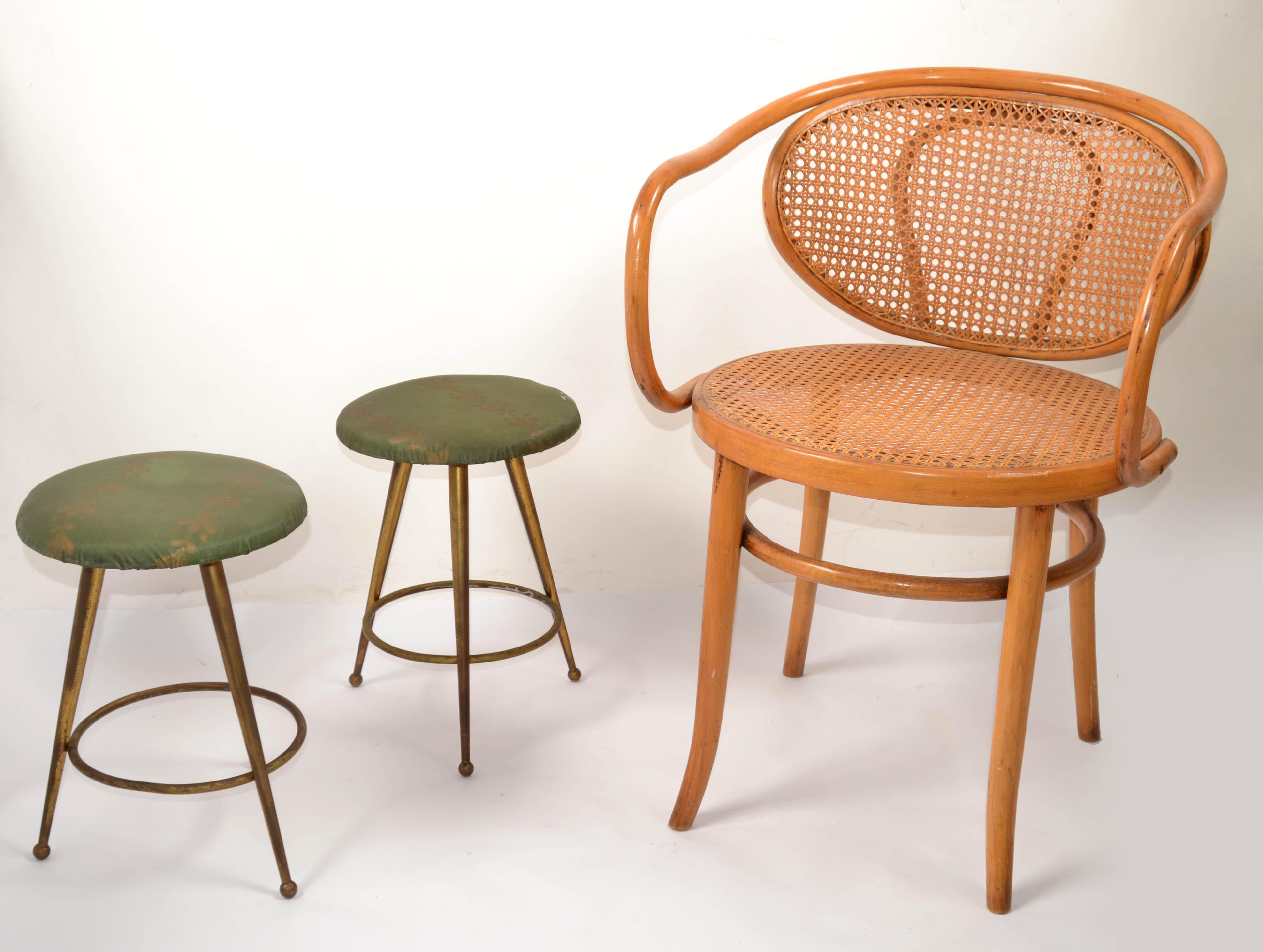 Paire de tabourets à trois pieds en laiton italien de style mi-siècle moderne d'après Gio Ponti, années 1960 en vente 1