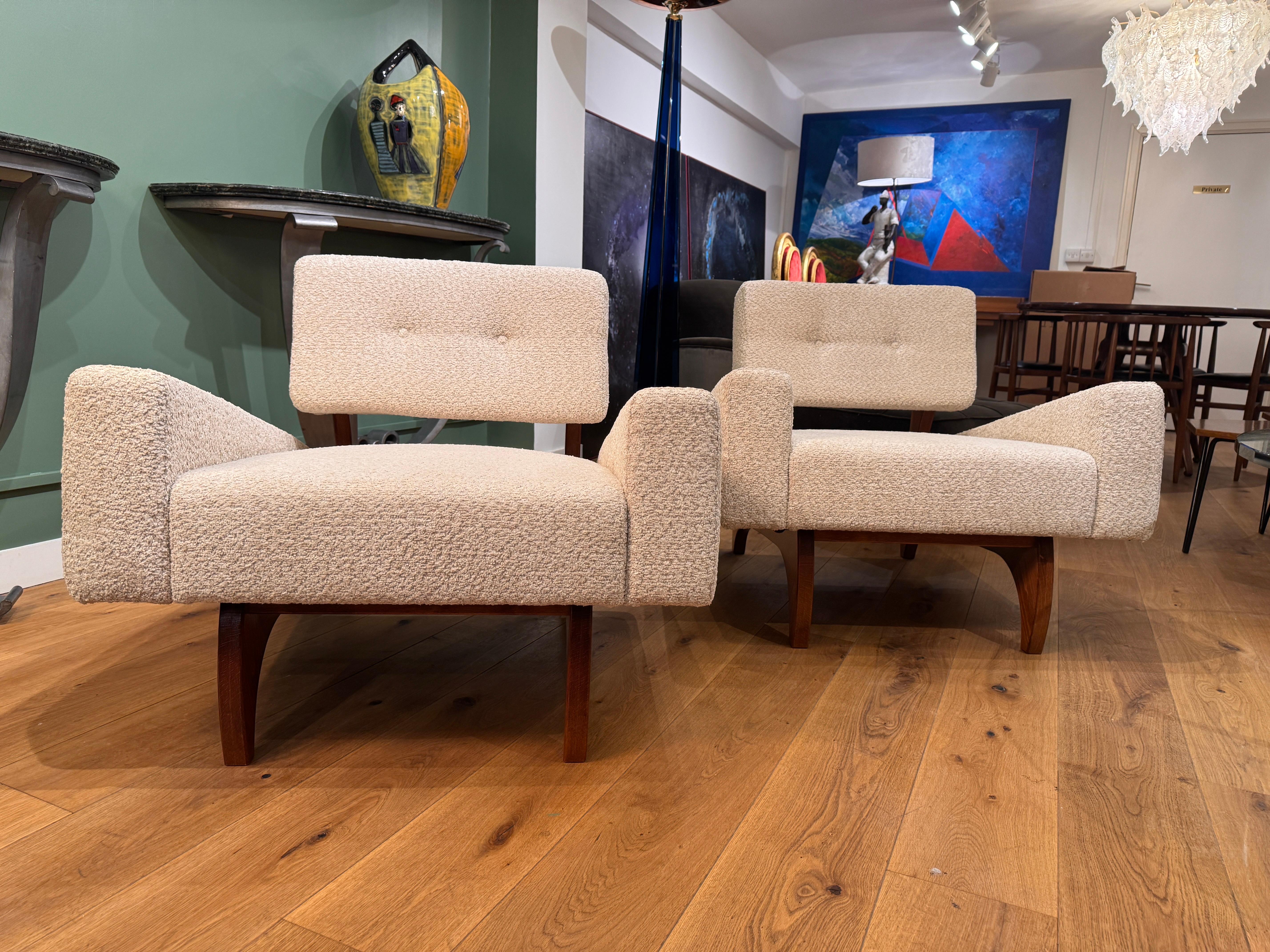 Pareja de sillones de los años 60 en suave boucle en venta 2