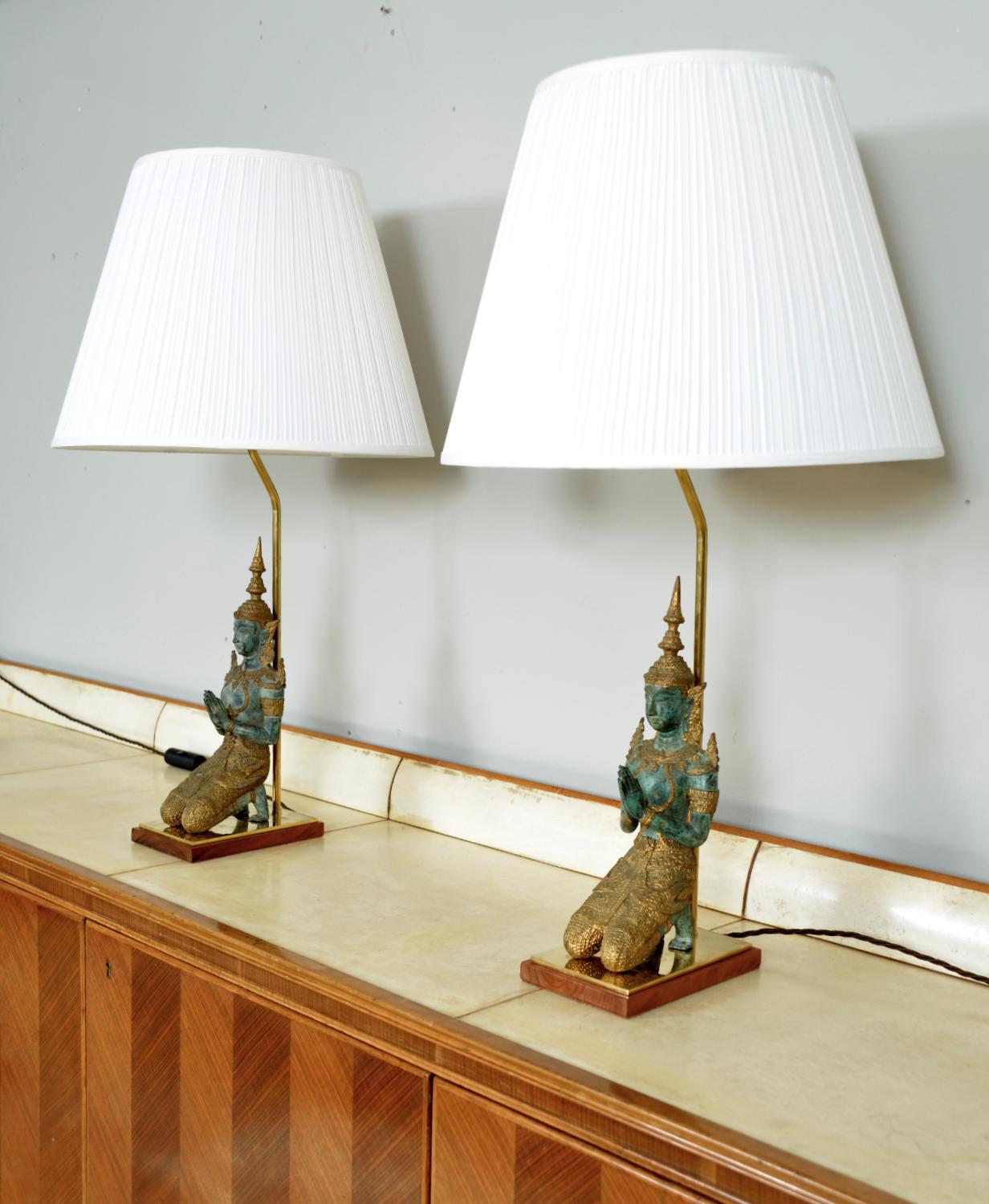 Paar vergoldete thailändische Teppanom-Buddha-Tischlampen aus Bronze und Messing, 1960er Jahre, Mont-Stil, Belgien (Hollywood Regency) im Angebot