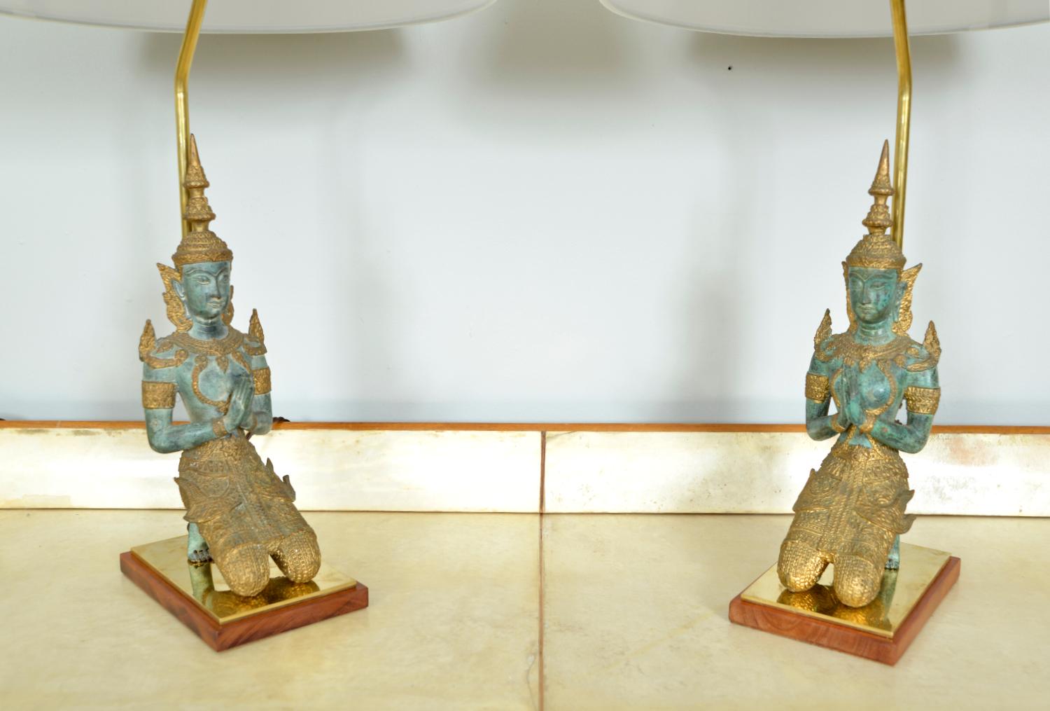 Paar vergoldete thailändische Teppanom-Buddha-Tischlampen aus Bronze und Messing, 1960er Jahre, Mont-Stil, Belgien im Zustand „Gut“ im Angebot in Sherborne, Dorset