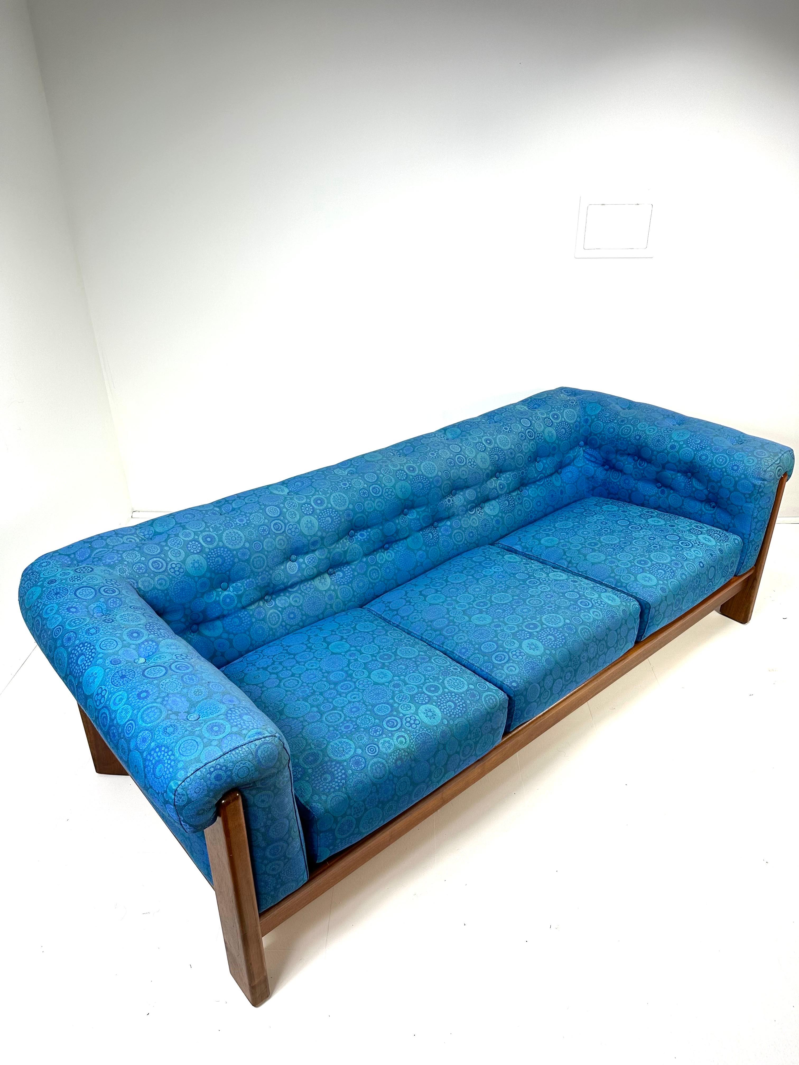 Paar 1960's dänische Sofa mit Vintage-Polsterung (Dänisch) im Angebot