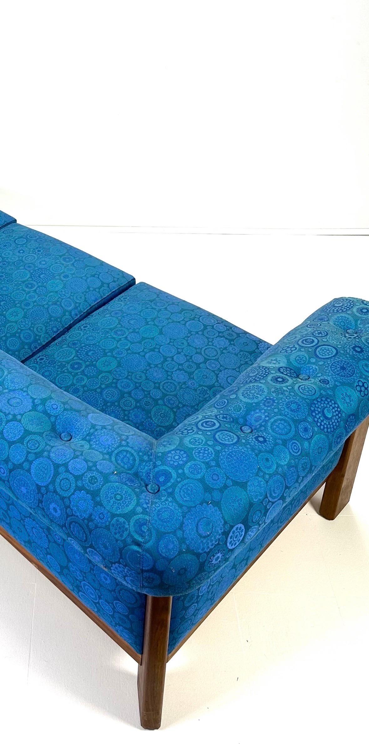 Paar 1960's dänische Sofa mit Vintage-Polsterung im Angebot 3
