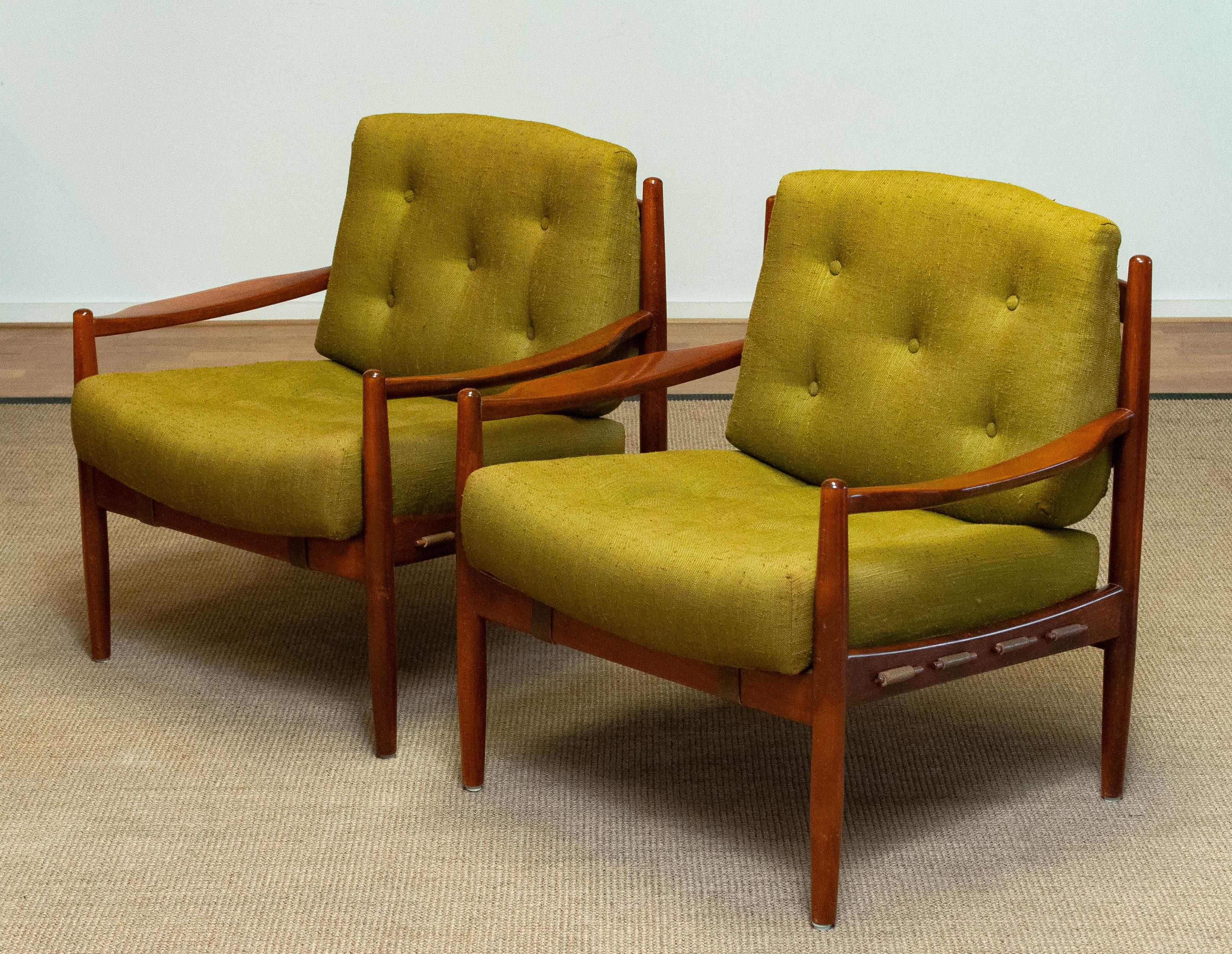 Paar 1960's Grünes Leinen 'Läckö' Lounge Stühle von Ingemar Thillmark für OPE (Mitte des 20. Jahrhunderts) im Angebot