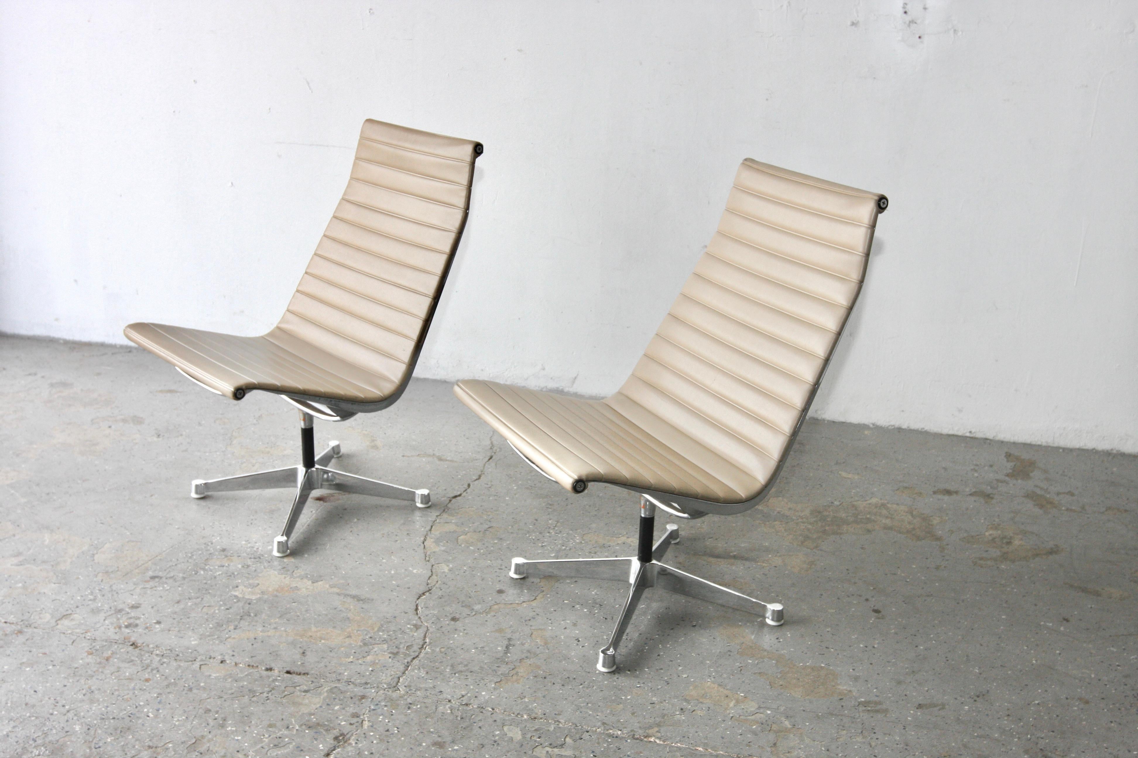 American Pair 1960s Herman Miller Eames Aluminum Group Lounge Chairs For Sale