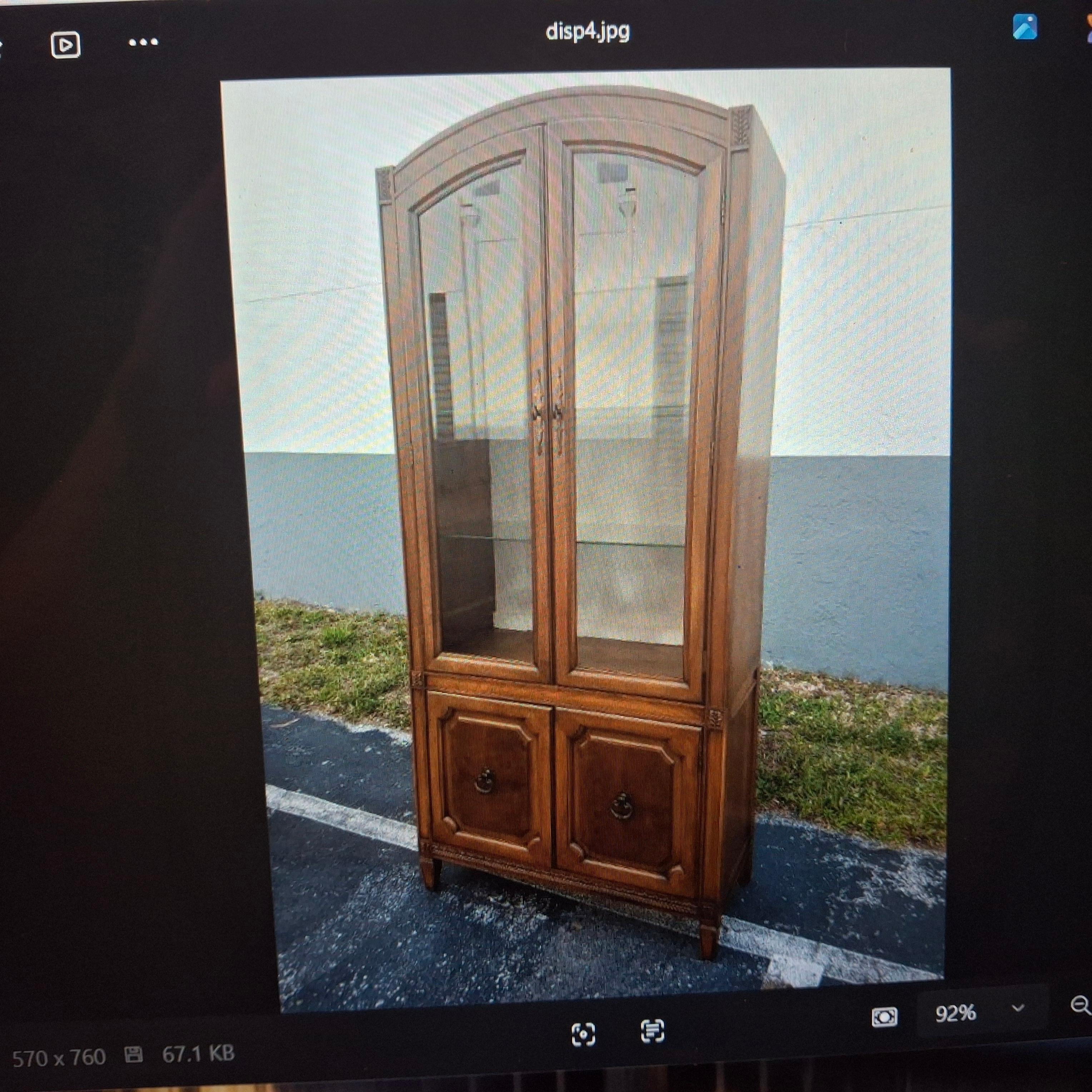 Coppia di vetrine provinciali italiane del 1960 con top ad arco in vendita 8