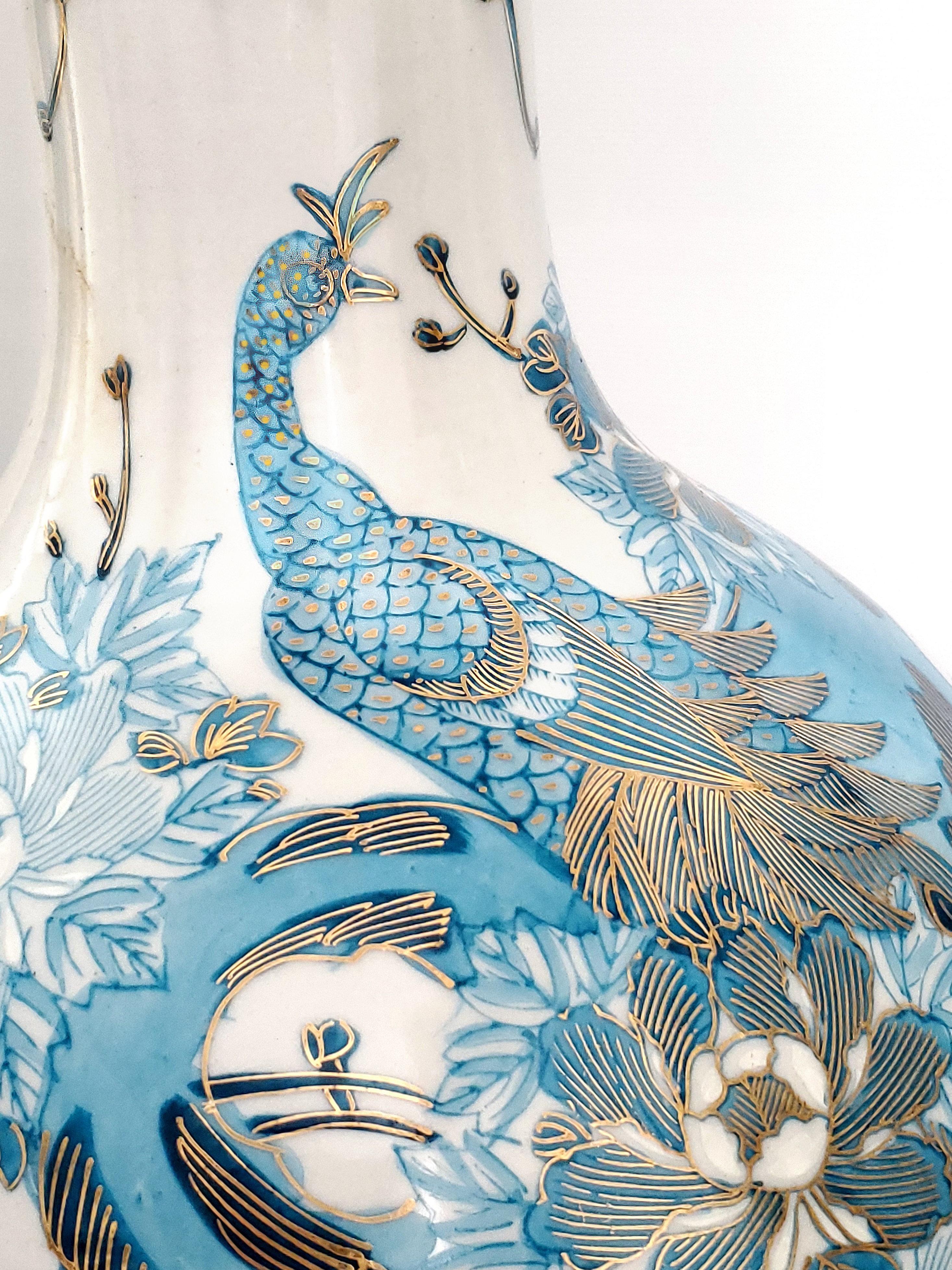 Riesiges Paar 1960er Jahre japanische Kutani-Porzellan-Tischlampen mit Pfau im chinesischen Stil im Zustand „Gut“ im Angebot in Miami, FL