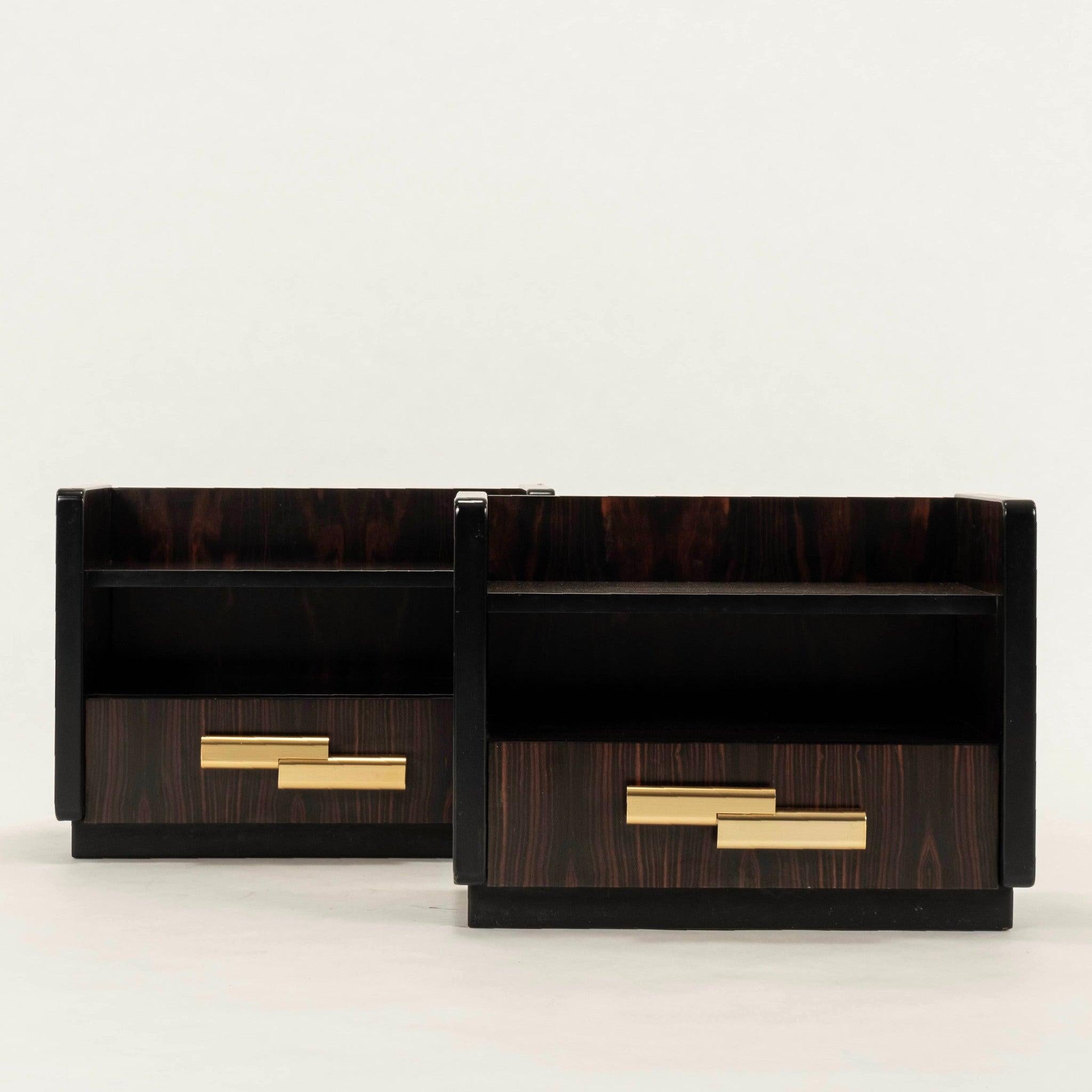 Mid-Century moderno Coppia di Comodini Luciano Frigerio del 1960 in vendita