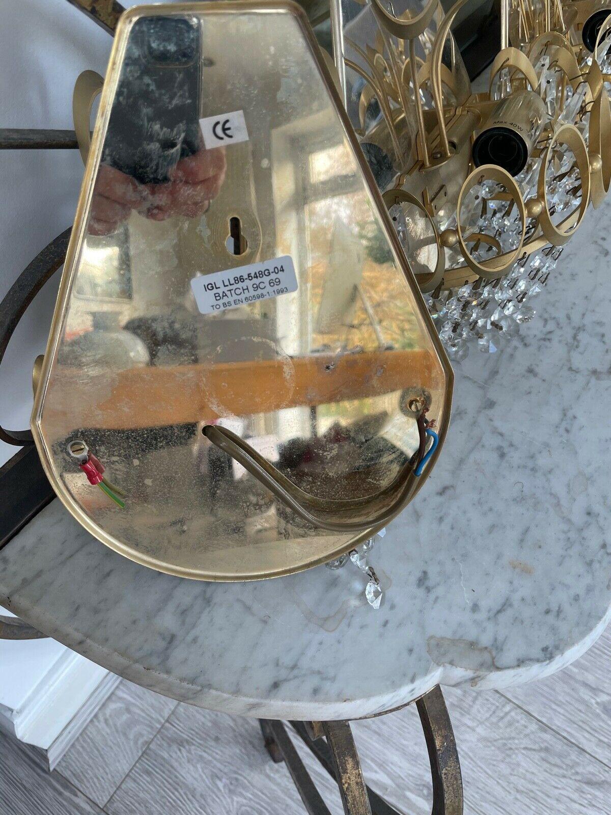 Paar 1960's Mid Century Modern Cut Crystal Vergoldetes Metall Wandleuchten Attrib. Palwa (Moderne der Mitte des Jahrhunderts) im Angebot