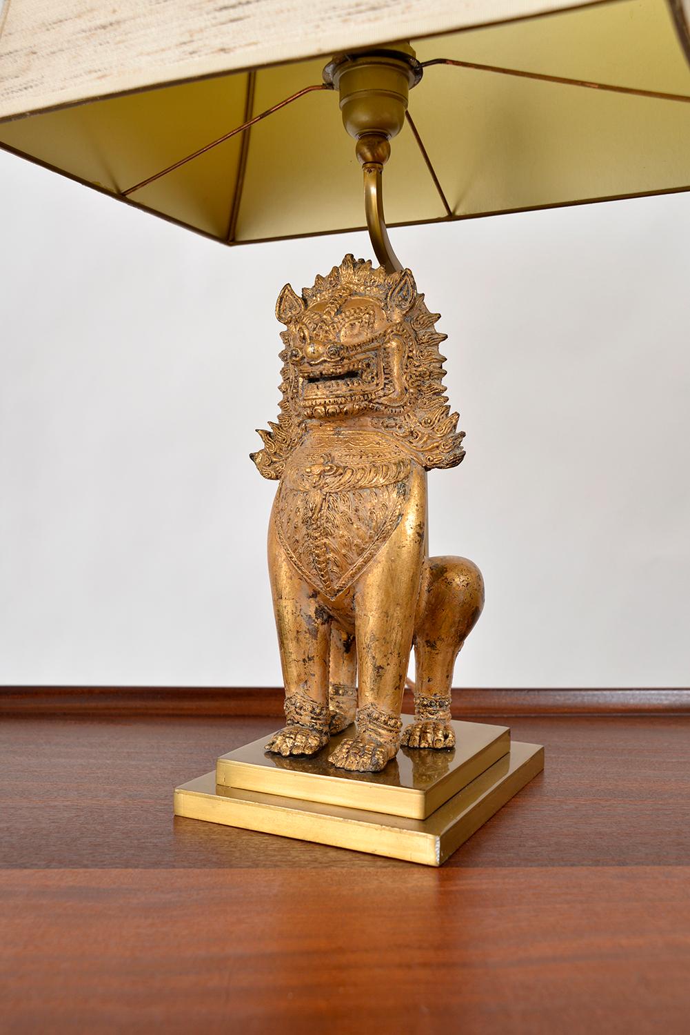 Pair 1960s Mont Asian Gilt Foo Dogs Table Lamps Singha Lion Chinoiserie Gold In Good Condition In Sherborne, Dorset