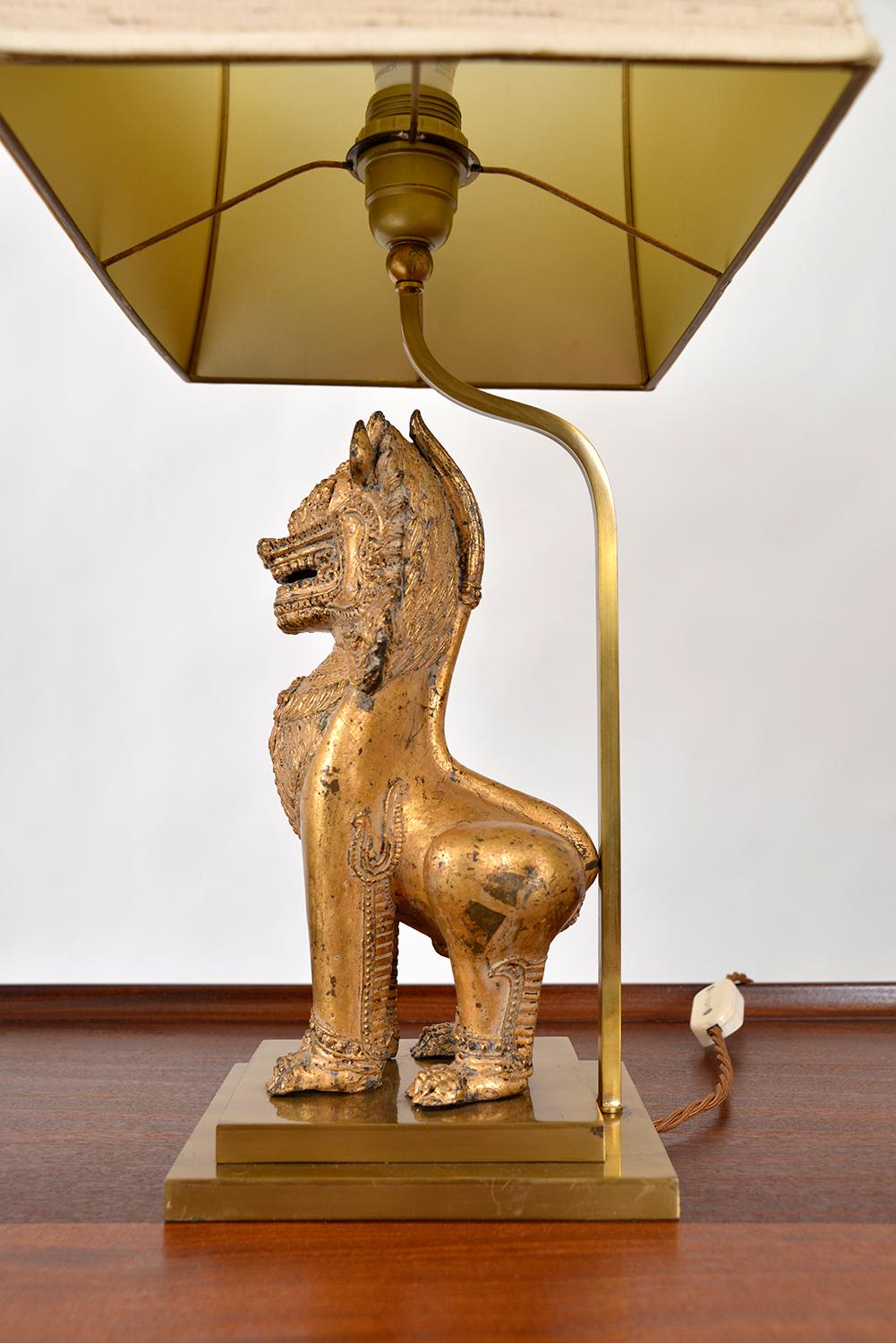 Mid-20th Century Pair 1960s Mont Asian Gilt Foo Dogs Table Lamps Singha Lion Chinoiserie Gold