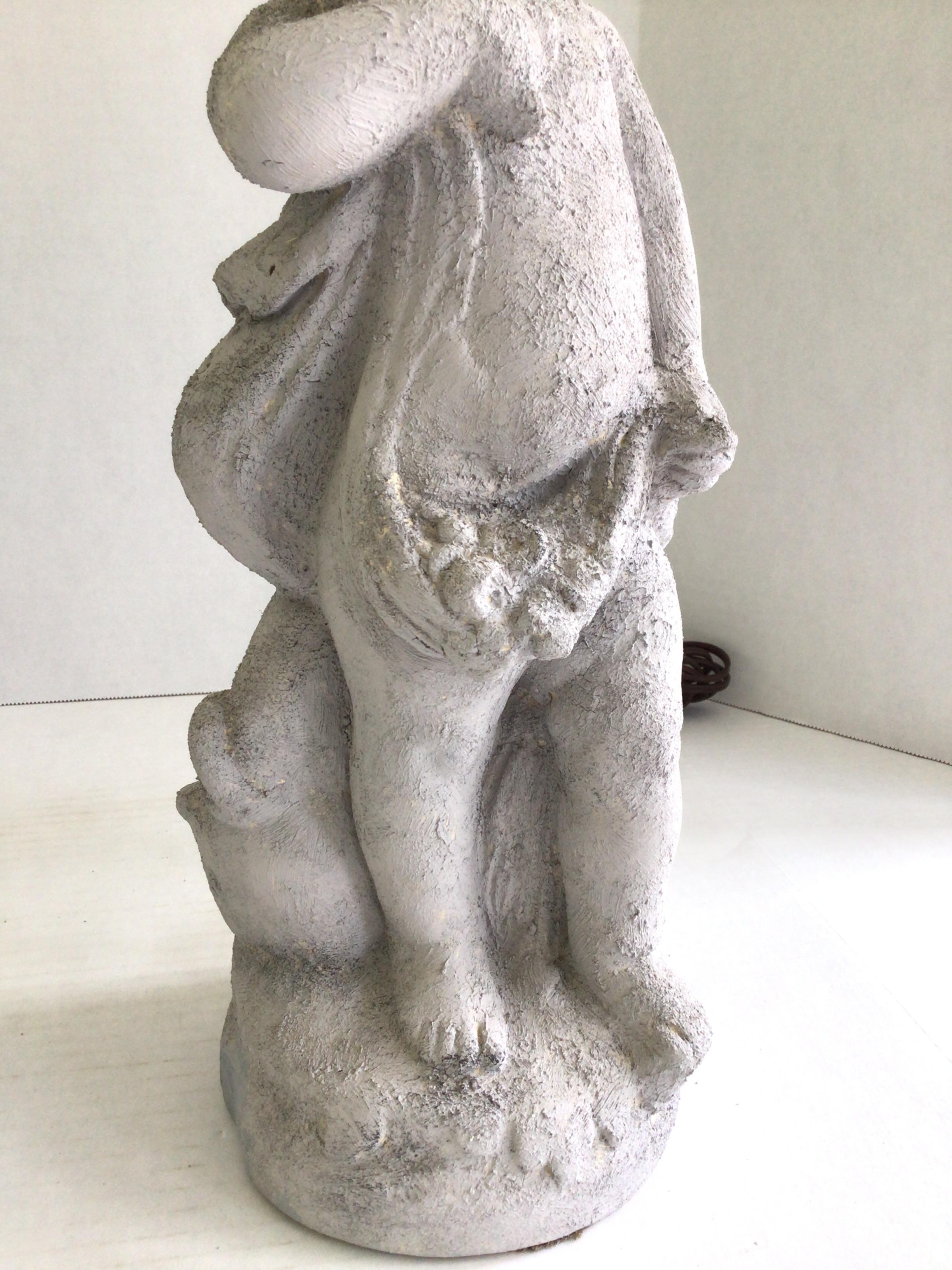 Pareja de lámparas de querubines de escayola pintada de los años 60 en venta 1