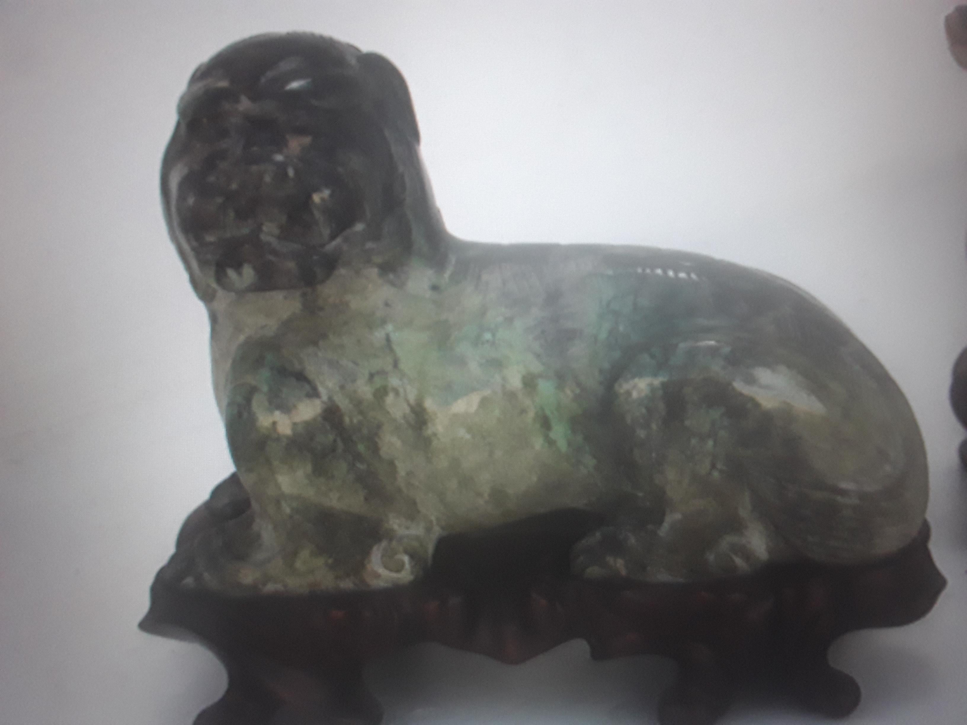 Paar 1960's Vintage Chinesisch Hand geschnitzt Stein Skulpturen von Foo Hunde im Angebot 7