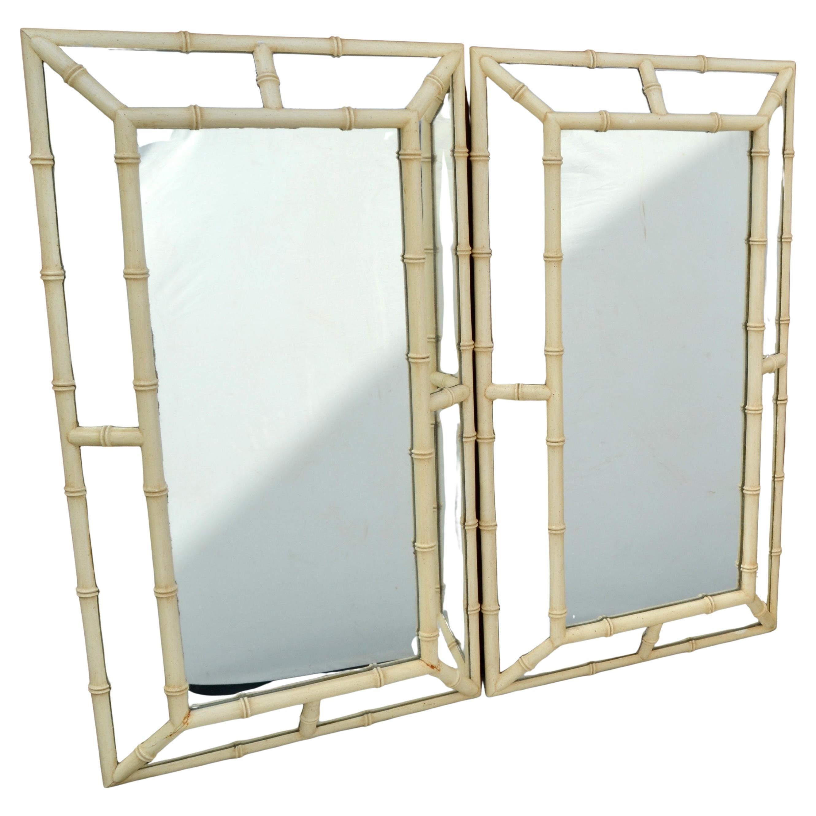 Paar 1970 Palm Beach Regency Vintage Faux Bamboo Off White Facettierte Wandspiegel im Angebot 6